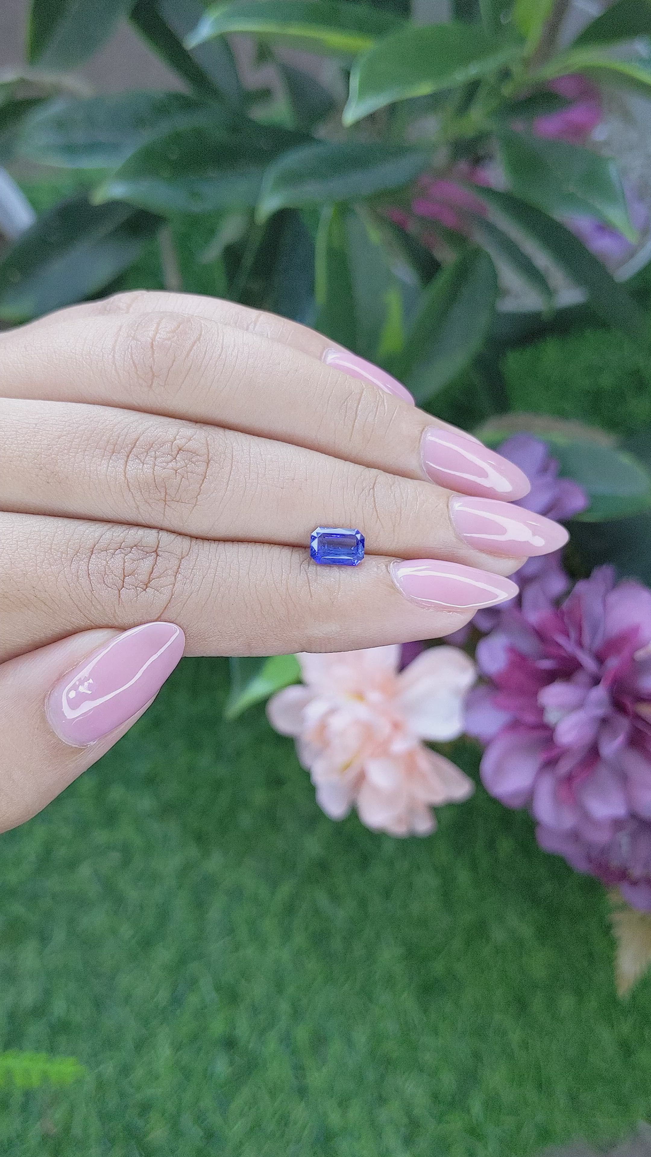 1.01 Ct. Blue Sapphire from Ceylon (Sri Lanka) Size Video