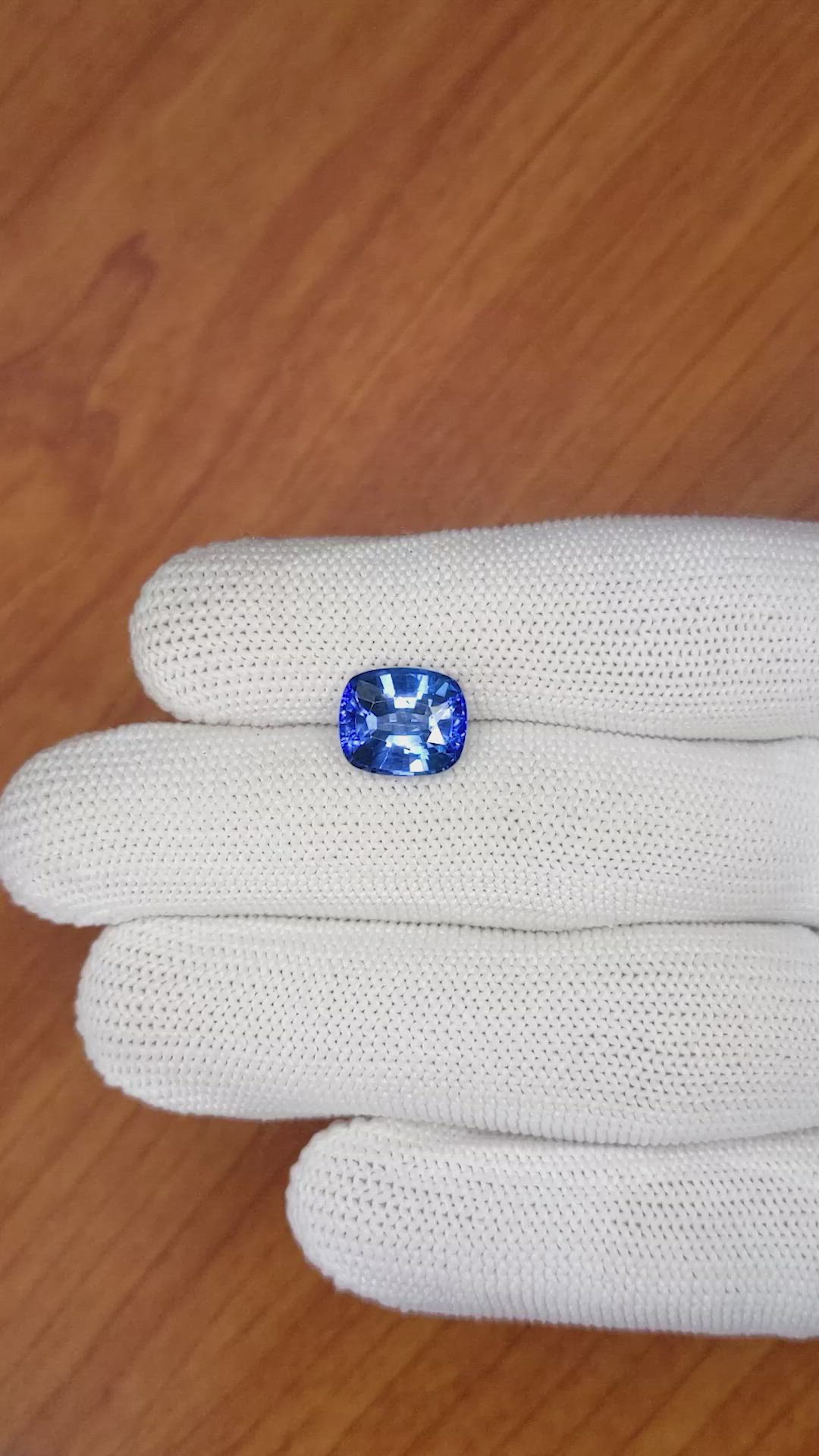 4.68 Ct. Blue Sapphire from Ceylon (Sri Lanka) Size Video