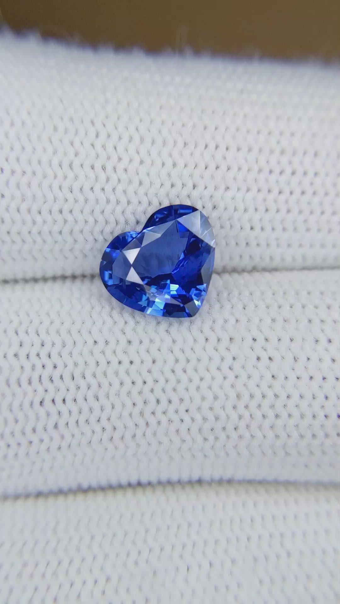 3.09 Ct. Blue Sapphire from Ceylon (Sri Lanka) Size Video