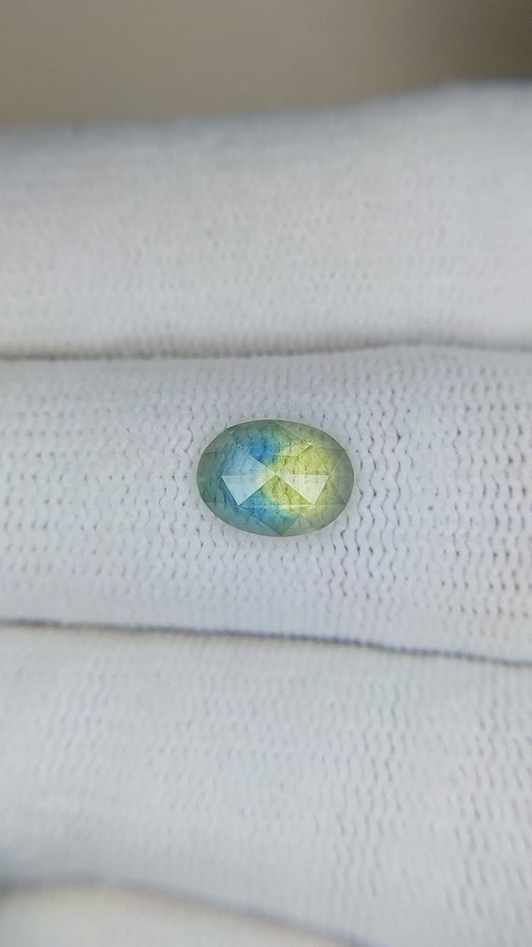 1.06 Ct. Bi Color Sapphire from Montana Size Video