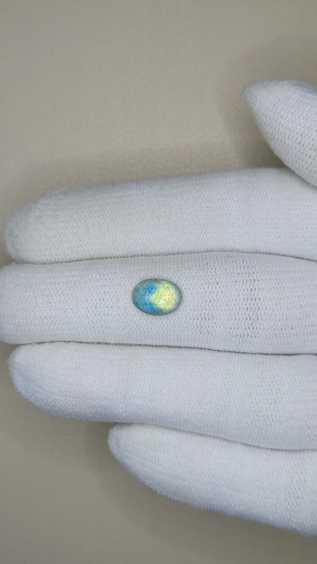 1.06 Ct. Bi Color Sapphire from Montana Size Video