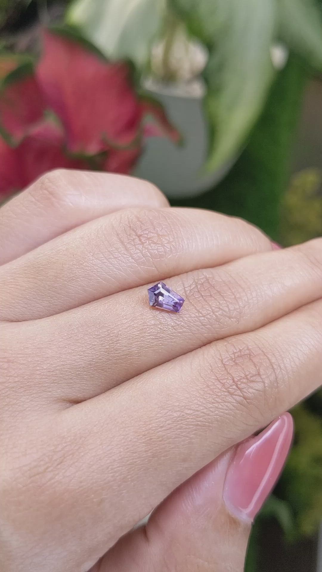 0.95 Ct. Pinkish Purple Sapphire from Ceylon (Sri Lanka) Size Video