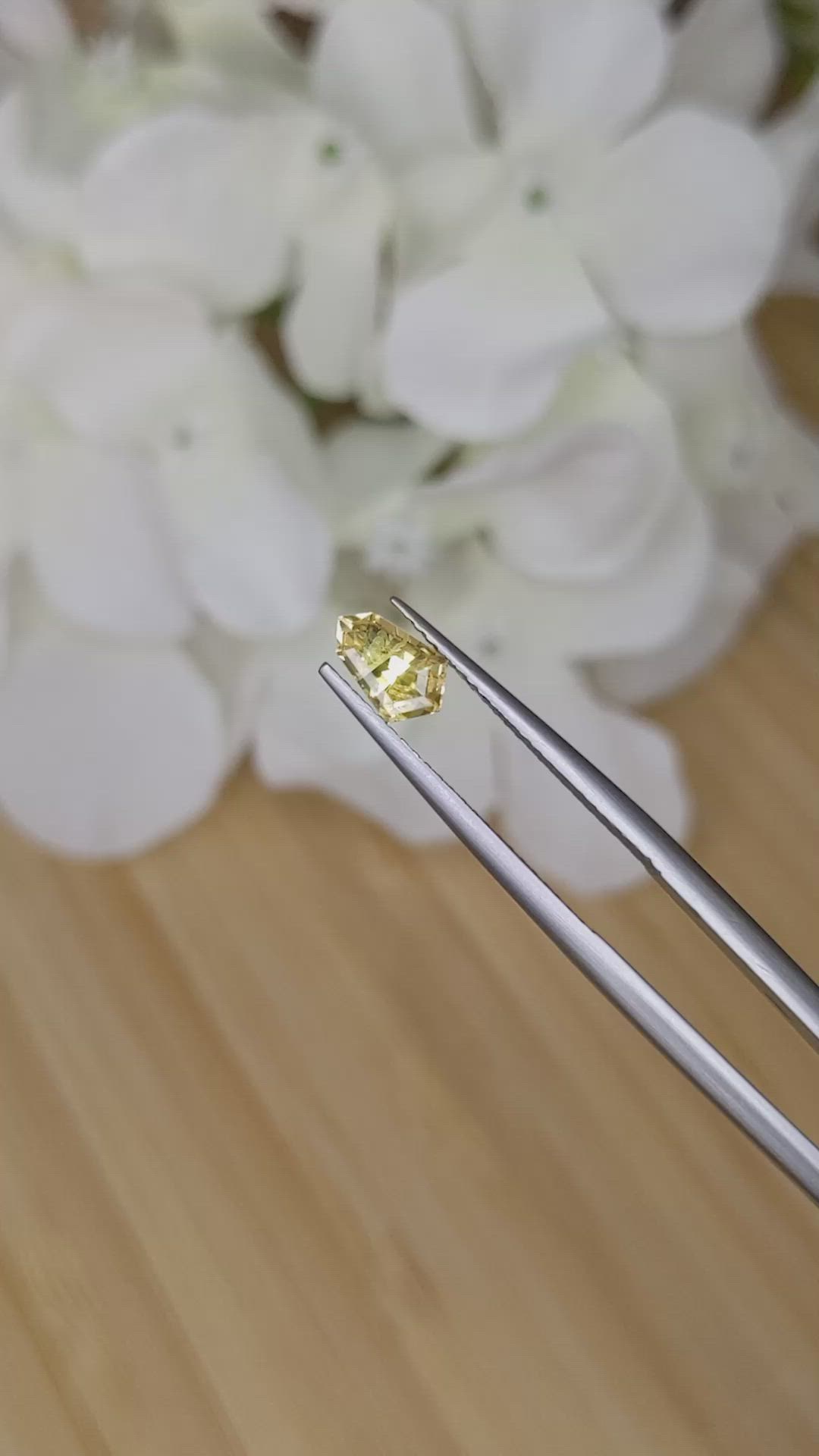 0.91 Ct. Yellow Sapphire from Ceylon (Sri Lanka) Size Video