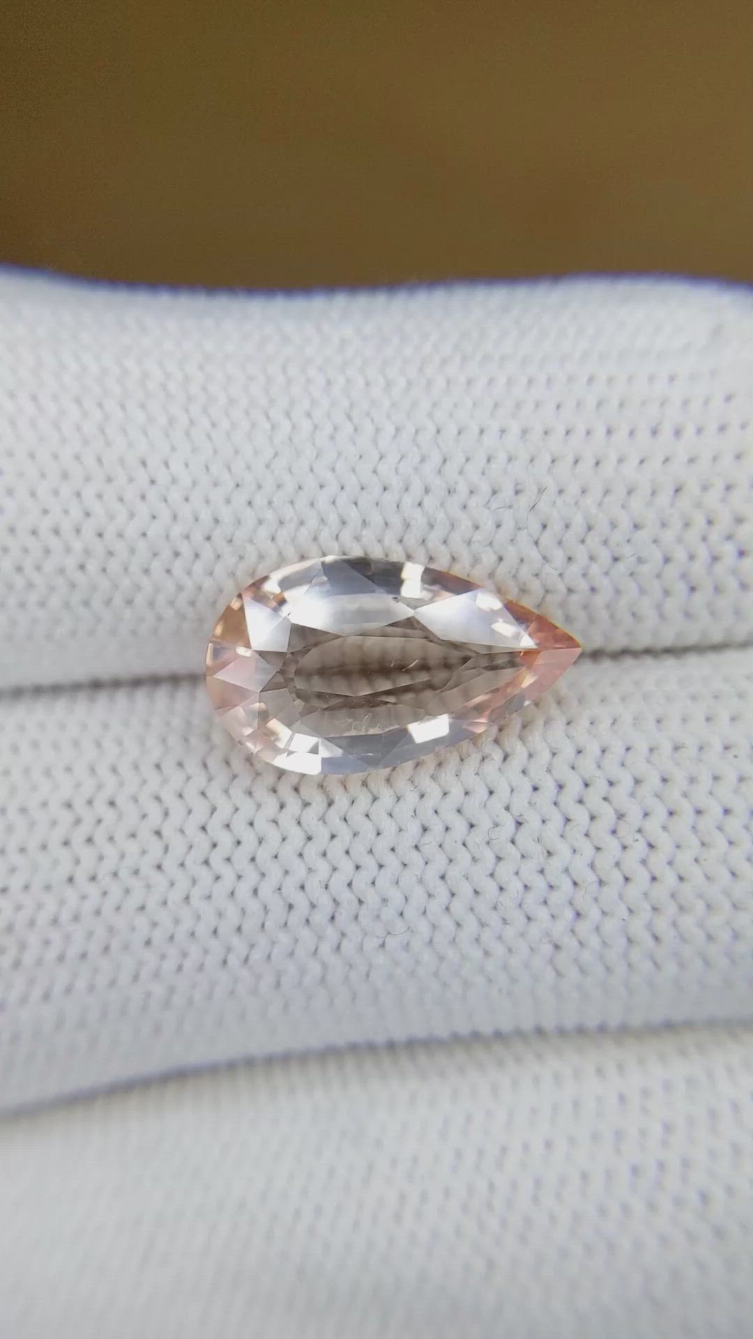 4.01 Ct. Padparadscha Sapphire from Ceylon (Sri Lanka) Size Video