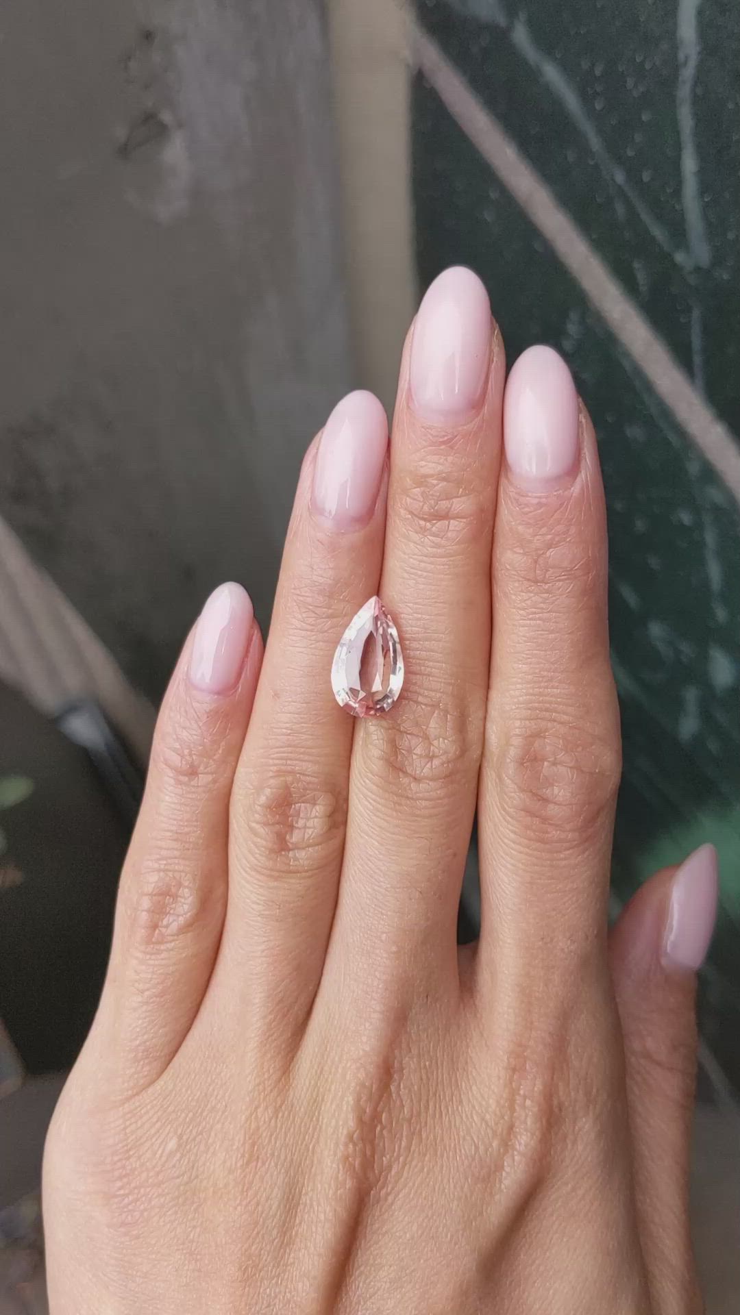 4.01 Ct. Padparadscha Sapphire from Ceylon (Sri Lanka) Size Video