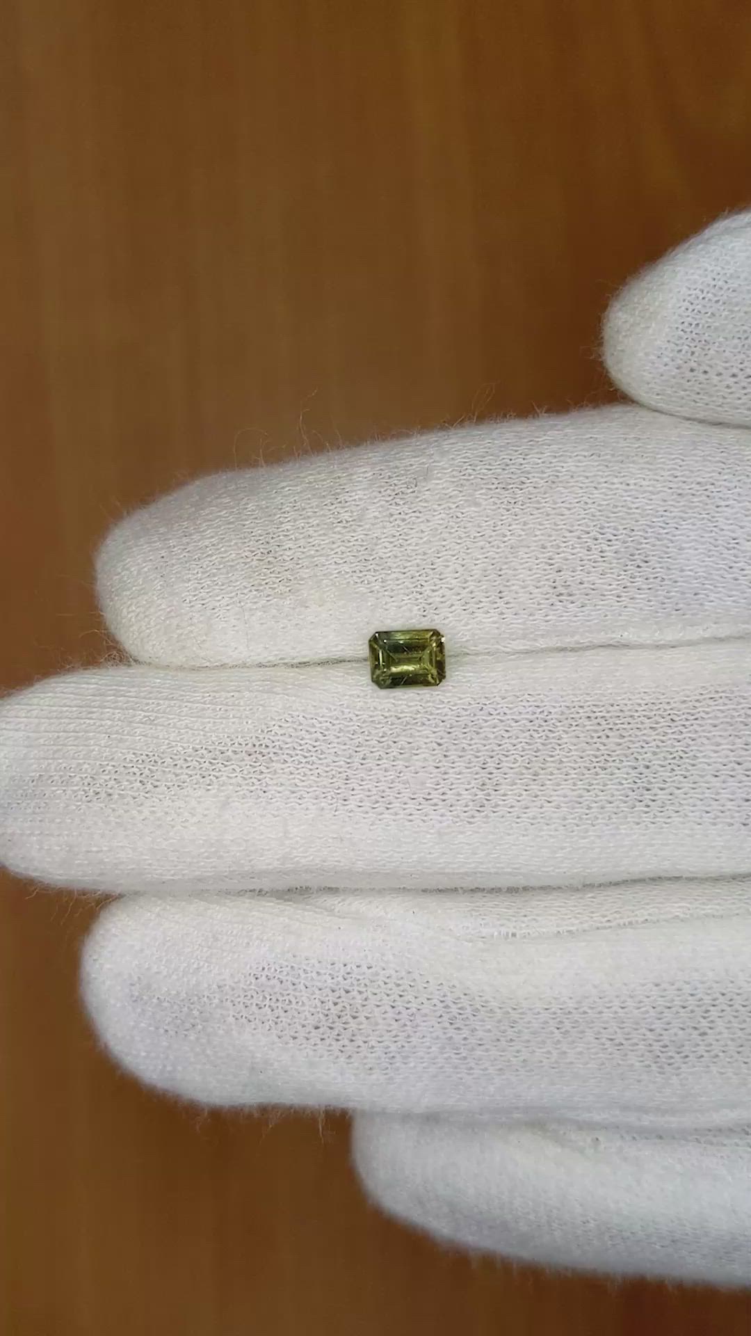 0.60 Ct. Greenish Yellow Sapphire from Ceylon (Sri Lanka) Size Video