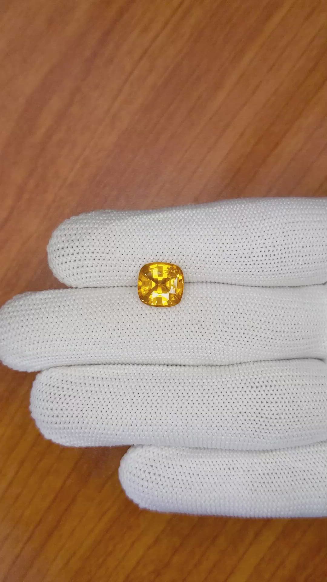3.89 Ct. Yellowish Orange Sapphire from Ceylon (Sri Lanka) Size Video