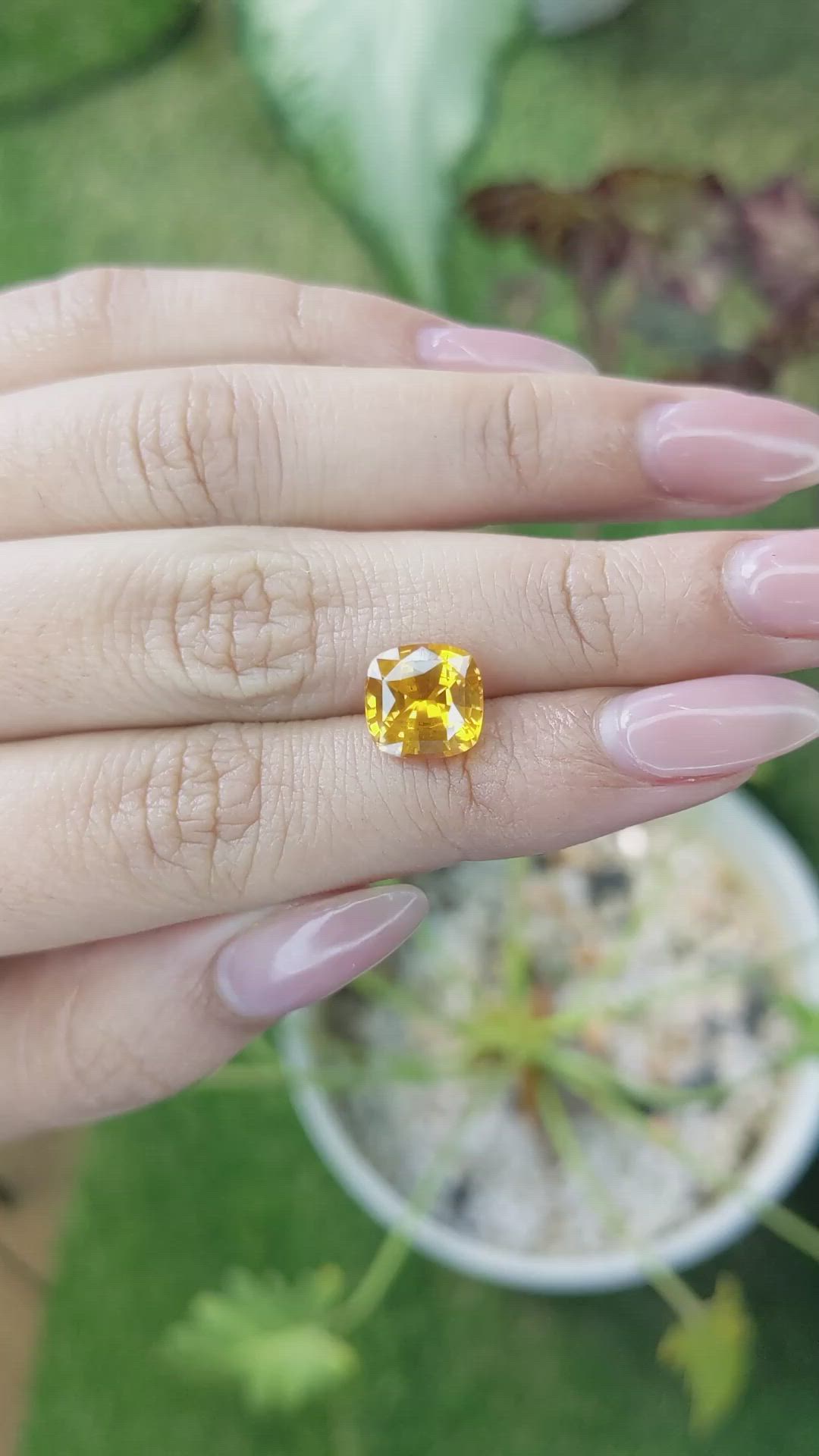 3.89 Ct. Yellowish Orange Sapphire from Ceylon (Sri Lanka) Size Video