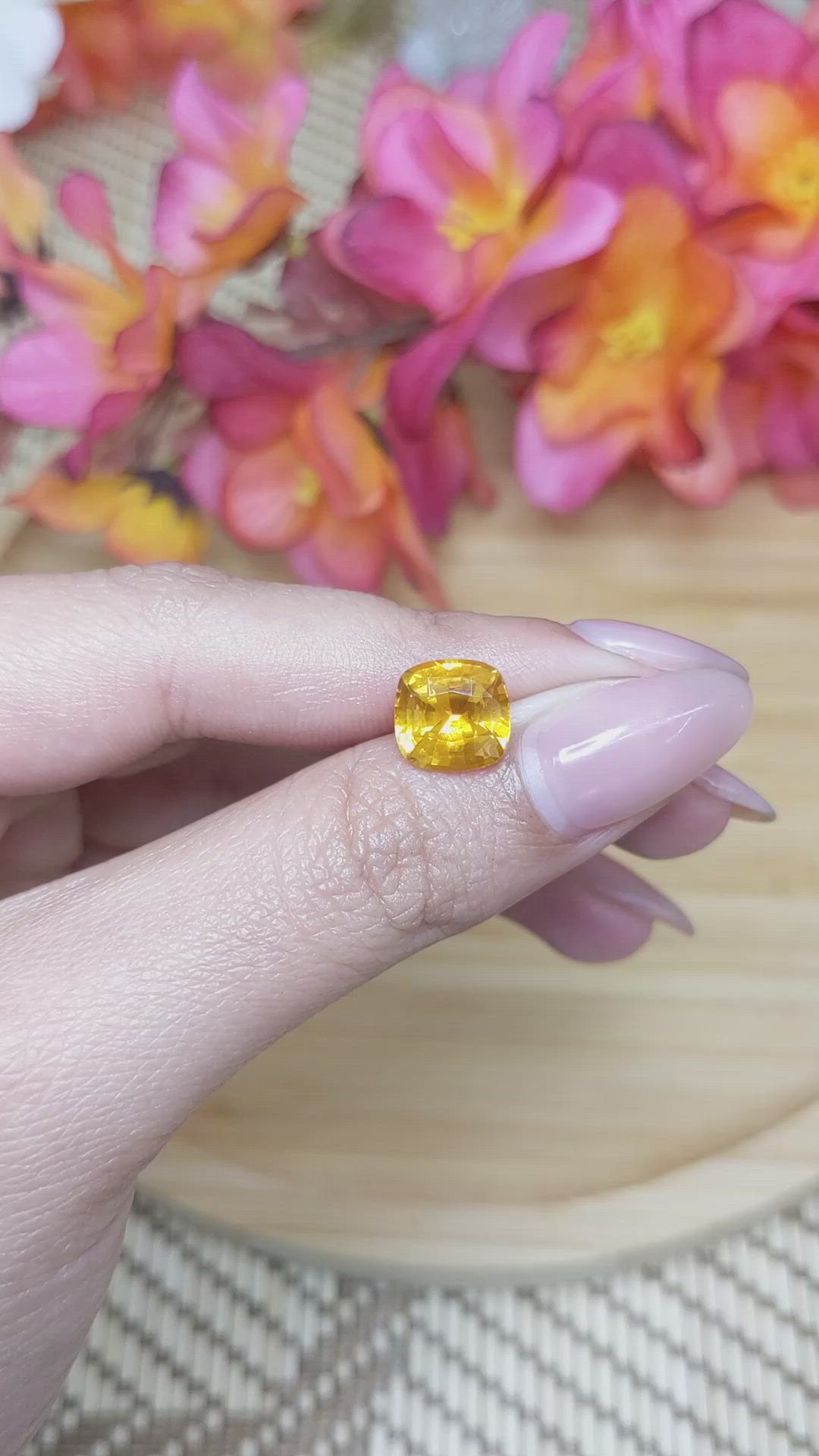 3.89 Ct. Yellowish Orange Sapphire from Ceylon (Sri Lanka) Size Video