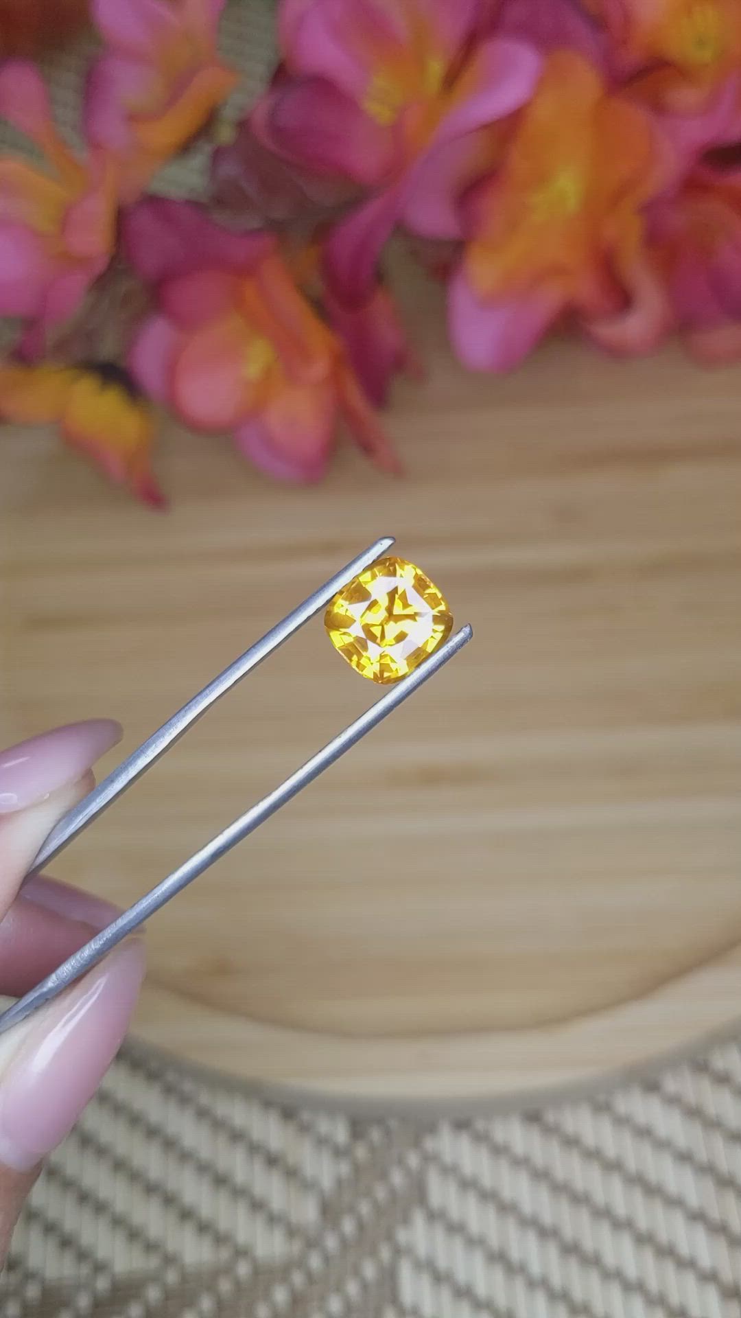 3.89 Ct. Yellowish Orange Sapphire from Ceylon (Sri Lanka) Size Video