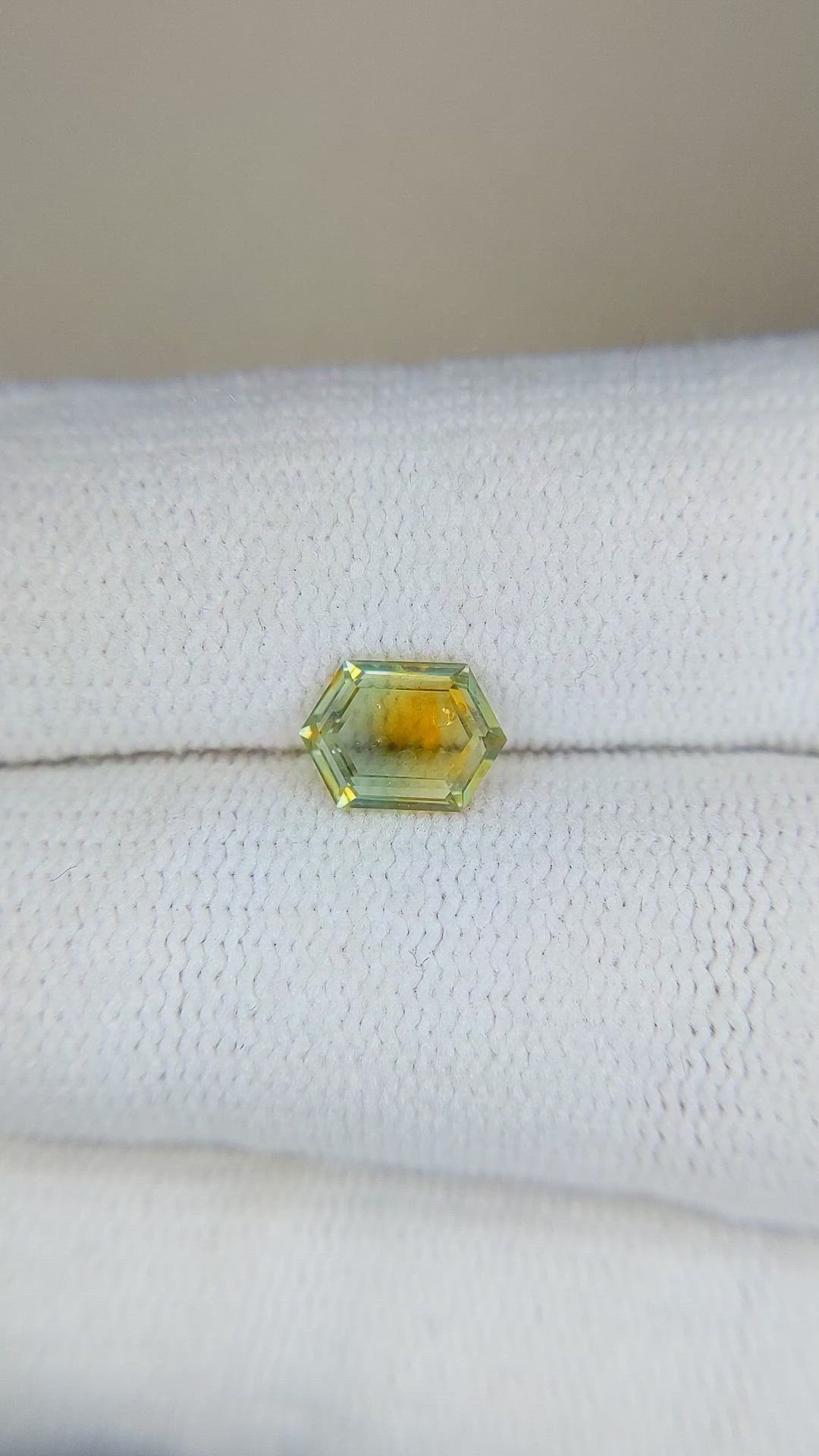 1.04 Ct. Bi Color Sapphire from Montana Size Video