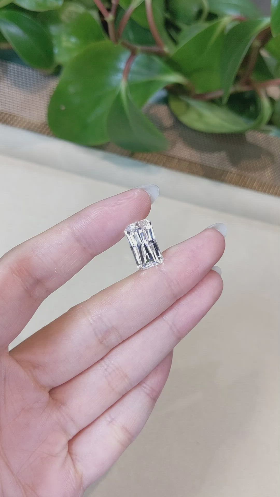 10.14 Ct. White Sapphire from Ceylon (Sri Lanka) Size Video