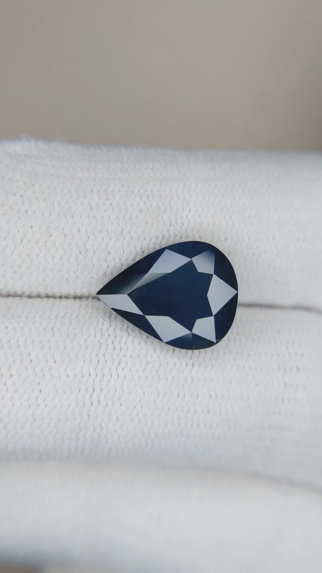 5.15 Ct. Blue Sapphire from Ceylon (Sri Lanka) Size Video