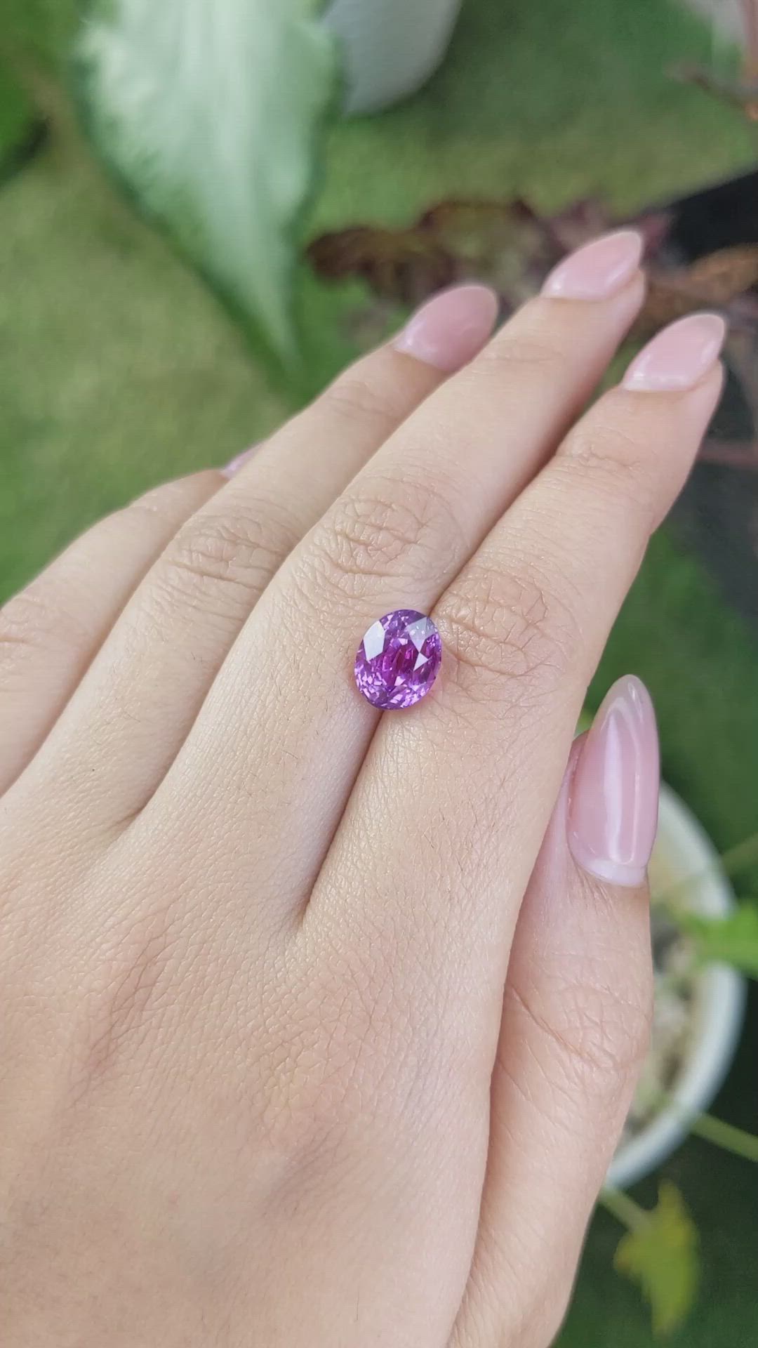 4.13 Ct. Pinkish Purple Sapphire from Ceylon (Sri Lanka) Size Video
