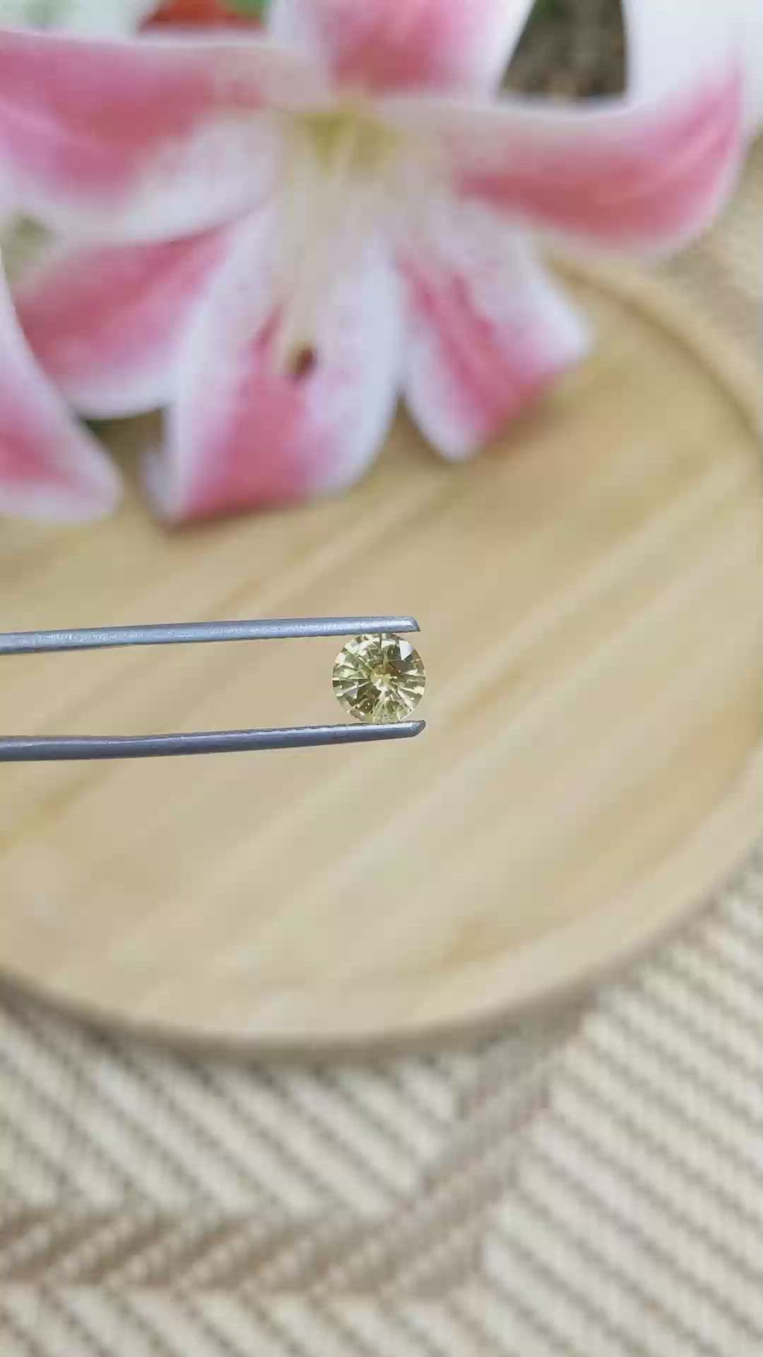1.21 Ct. Yellow Sapphire from Ceylon (Sri Lanka) Size Video