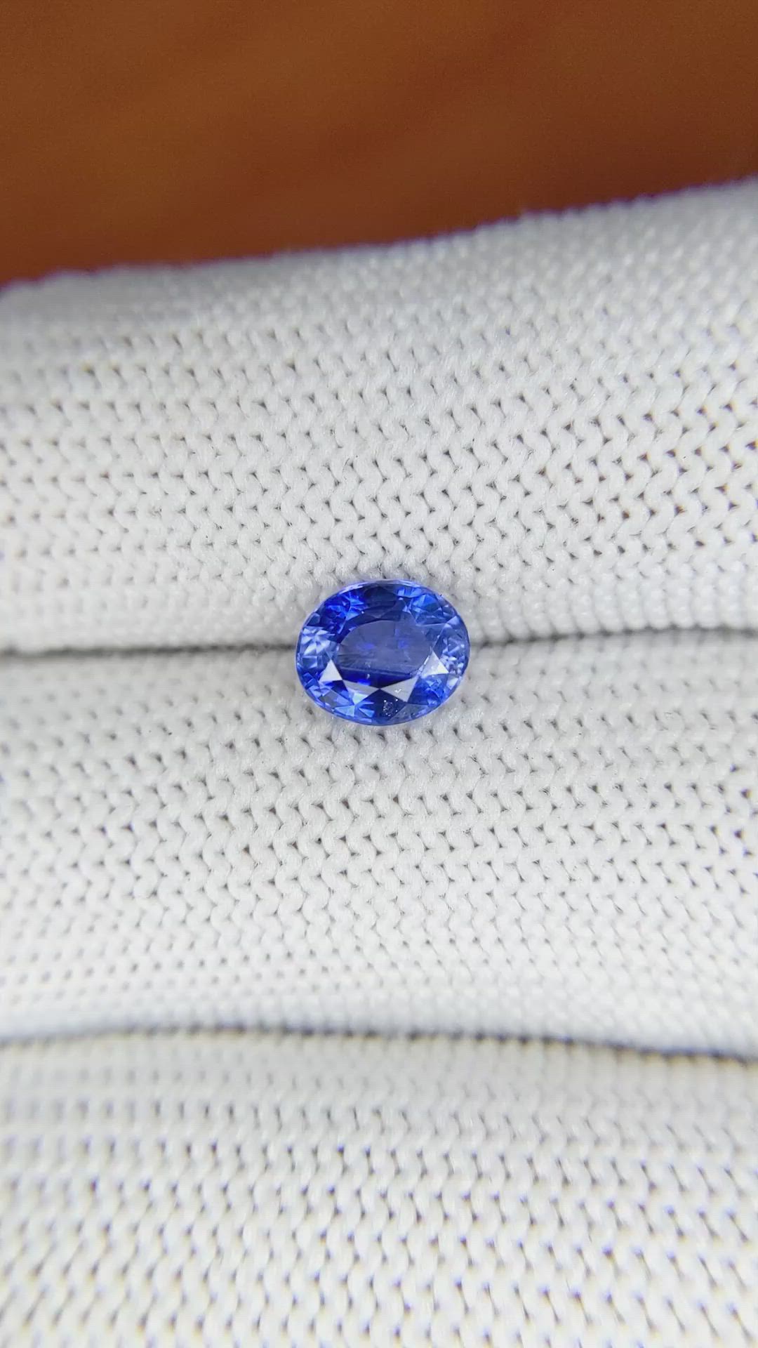 1.21 Ct. Blue Sapphire from Ceylon (Sri Lanka) Size Video