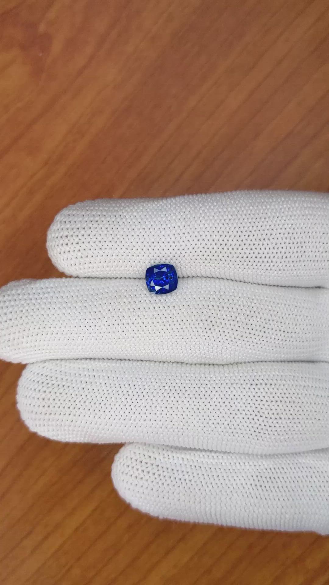 1.57 Ct. Blue Sapphire from Ceylon (Sri Lanka) Size Video