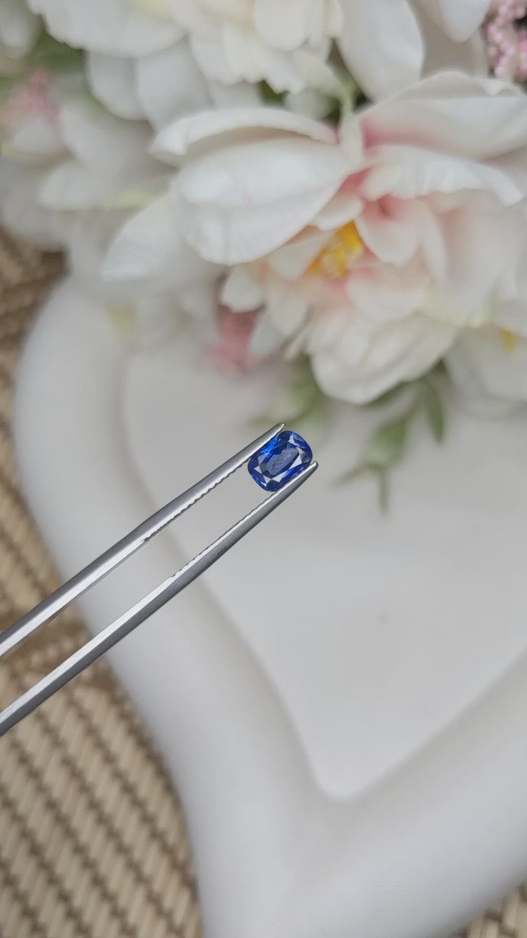 1.03 Ct. Blue Sapphire from Ceylon (Sri Lanka) Size Video