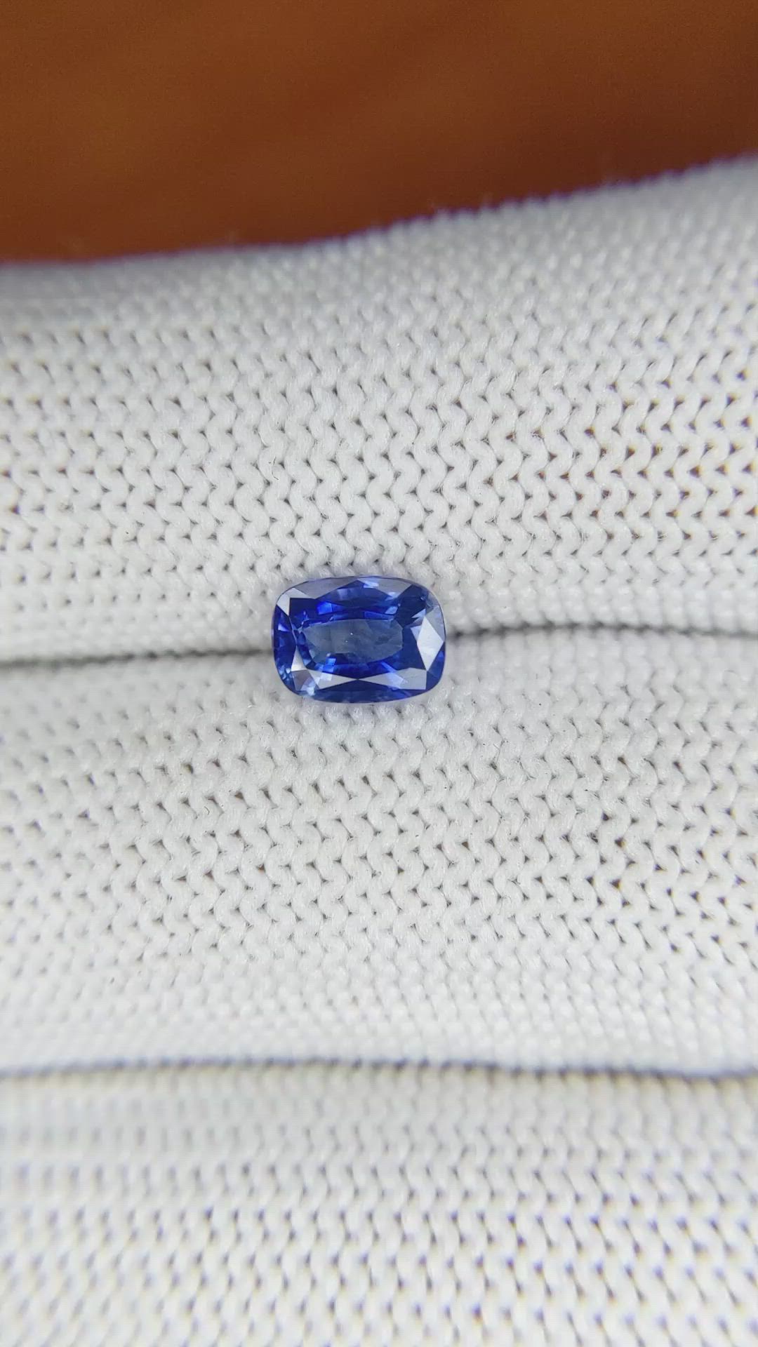 1.03 Ct. Blue Sapphire from Ceylon (Sri Lanka) Size Video