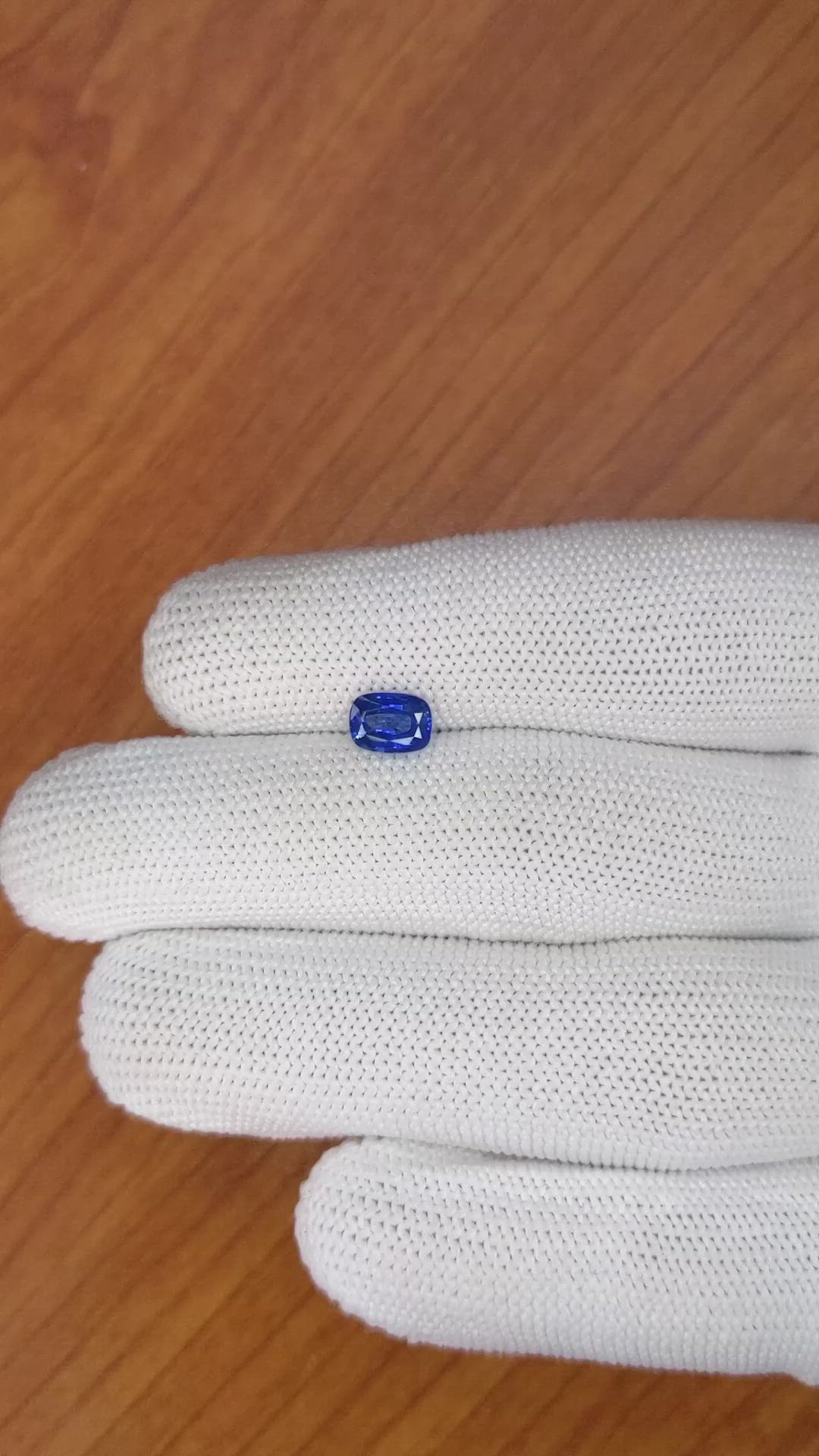 1.03 Ct. Blue Sapphire from Ceylon (Sri Lanka) Size Video