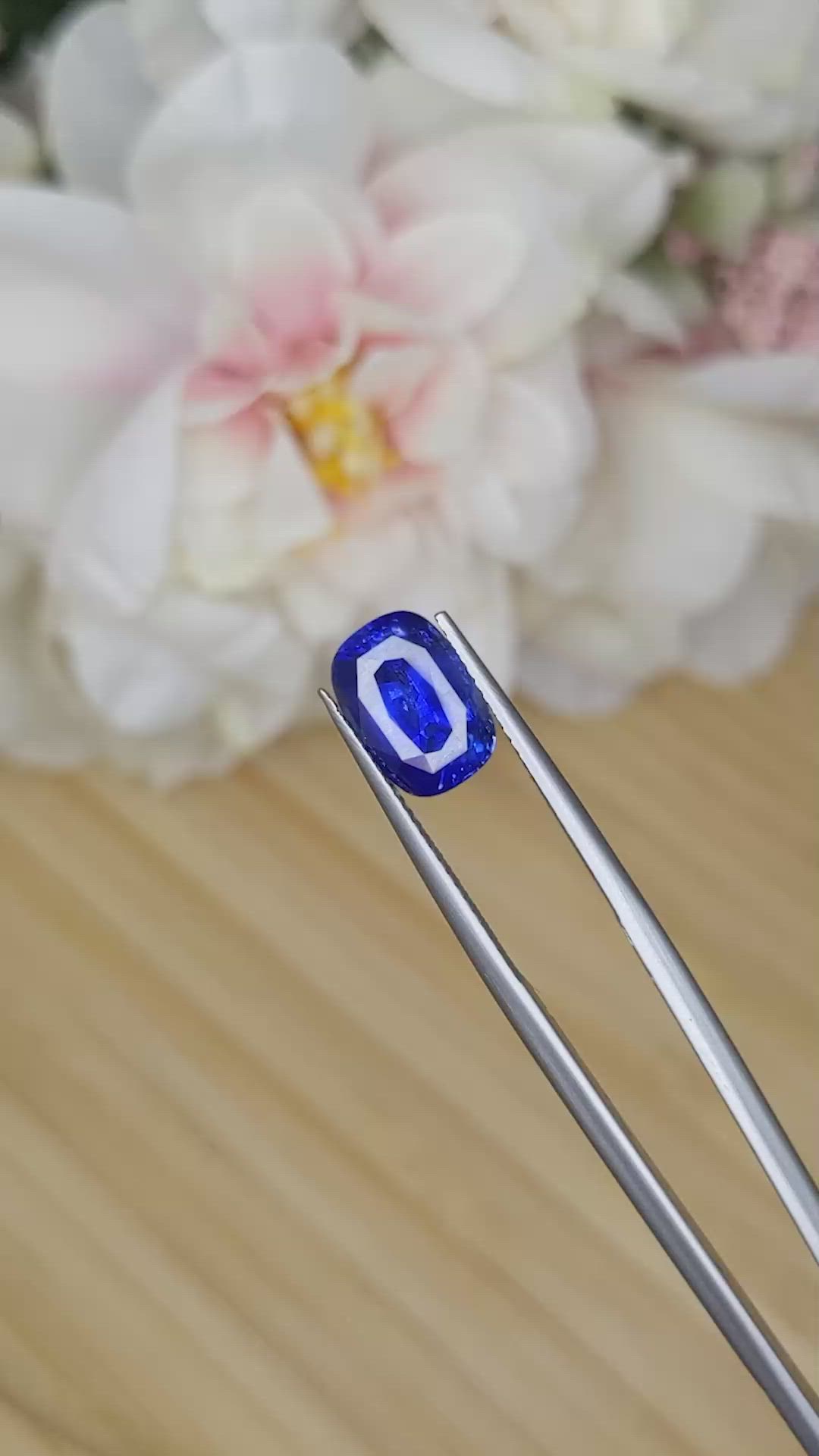 4.00 Ct. Blue Sapphire from Ceylon (Sri Lanka) Size Video