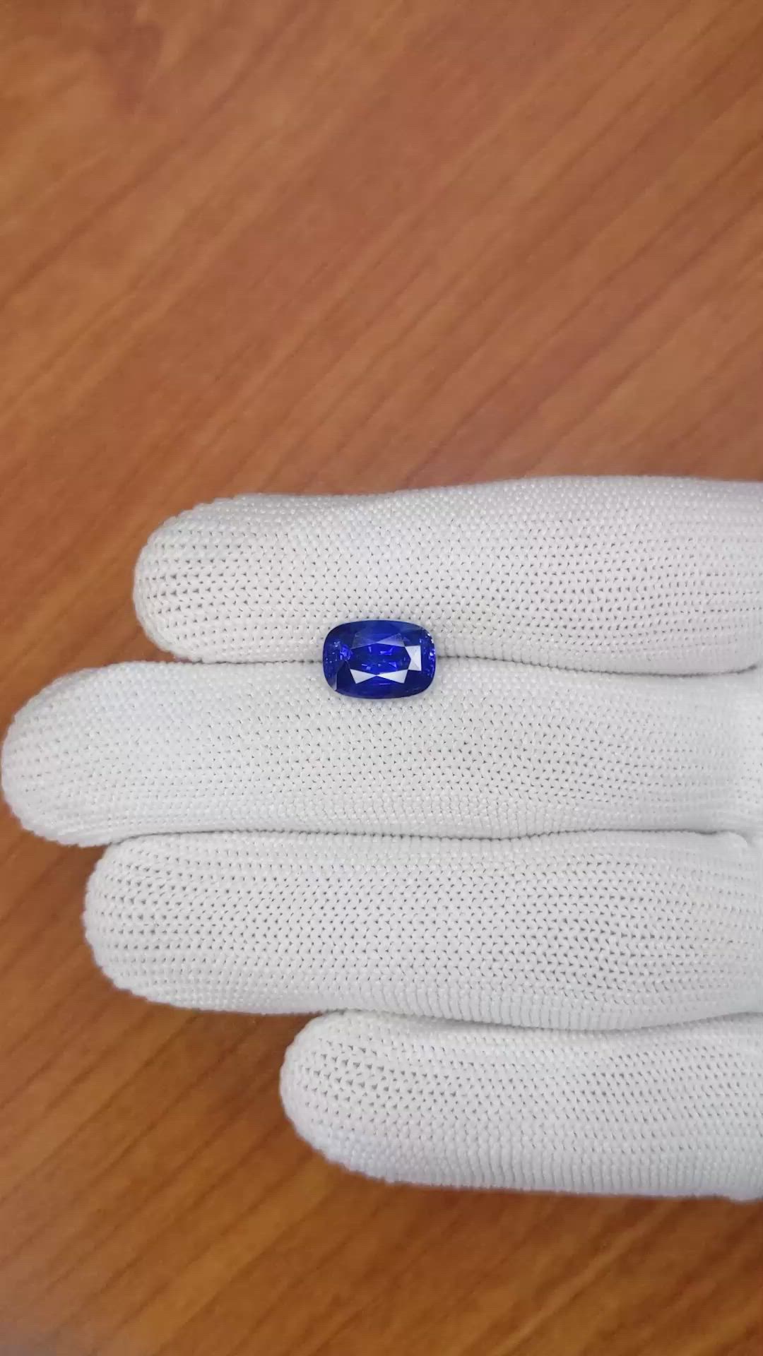 4.00 Ct. Blue Sapphire from Ceylon (Sri Lanka) Size Video