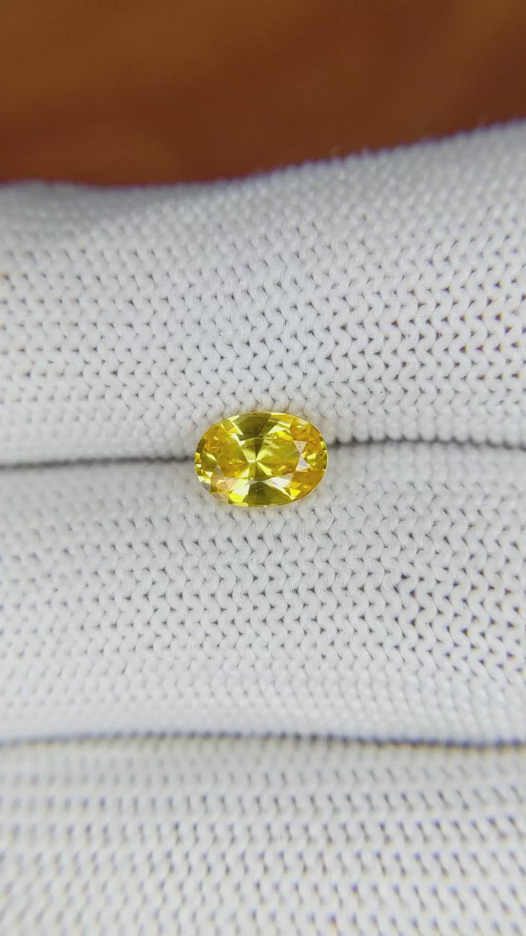 1.13 Ct. Yellow Sapphire from Ceylon (Sri Lanka) Size Video