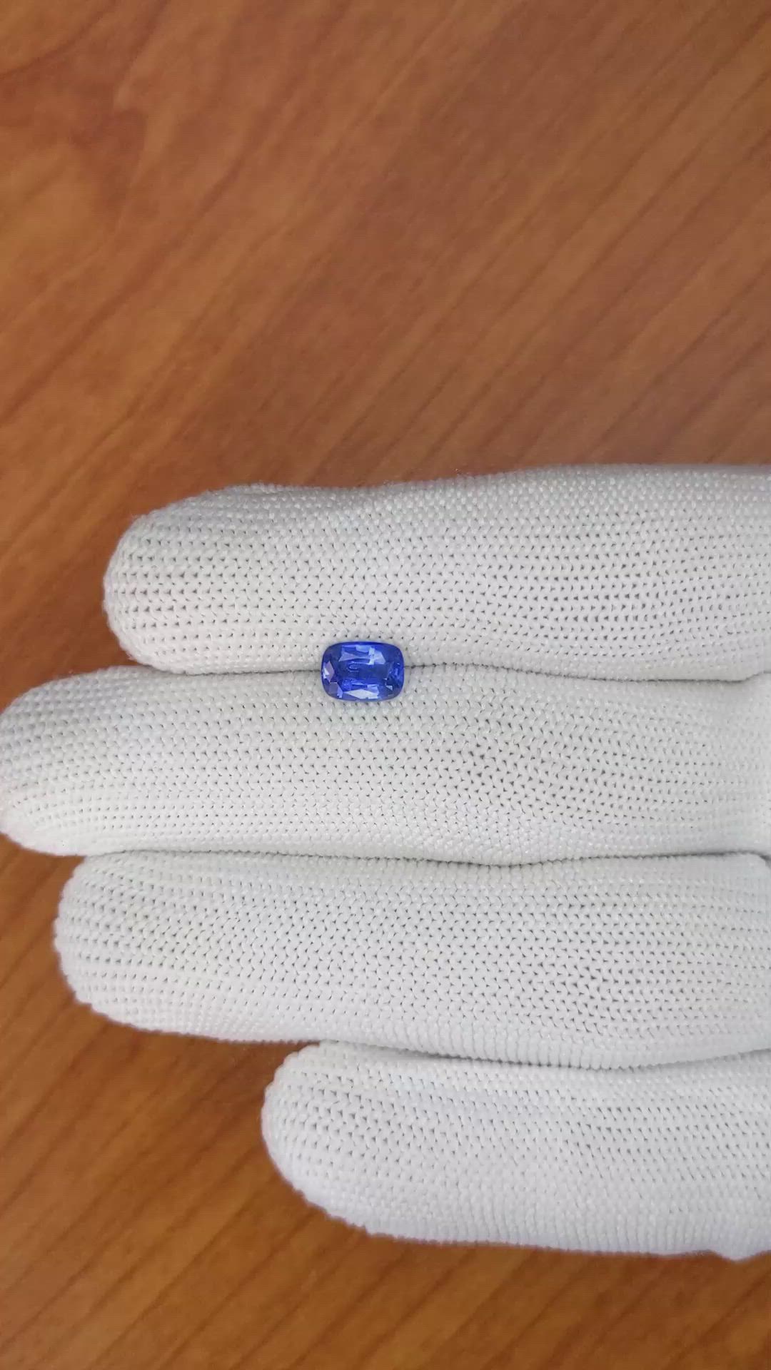 1.11 Ct. Blue Sapphire from Ceylon (Sri Lanka) Size Video