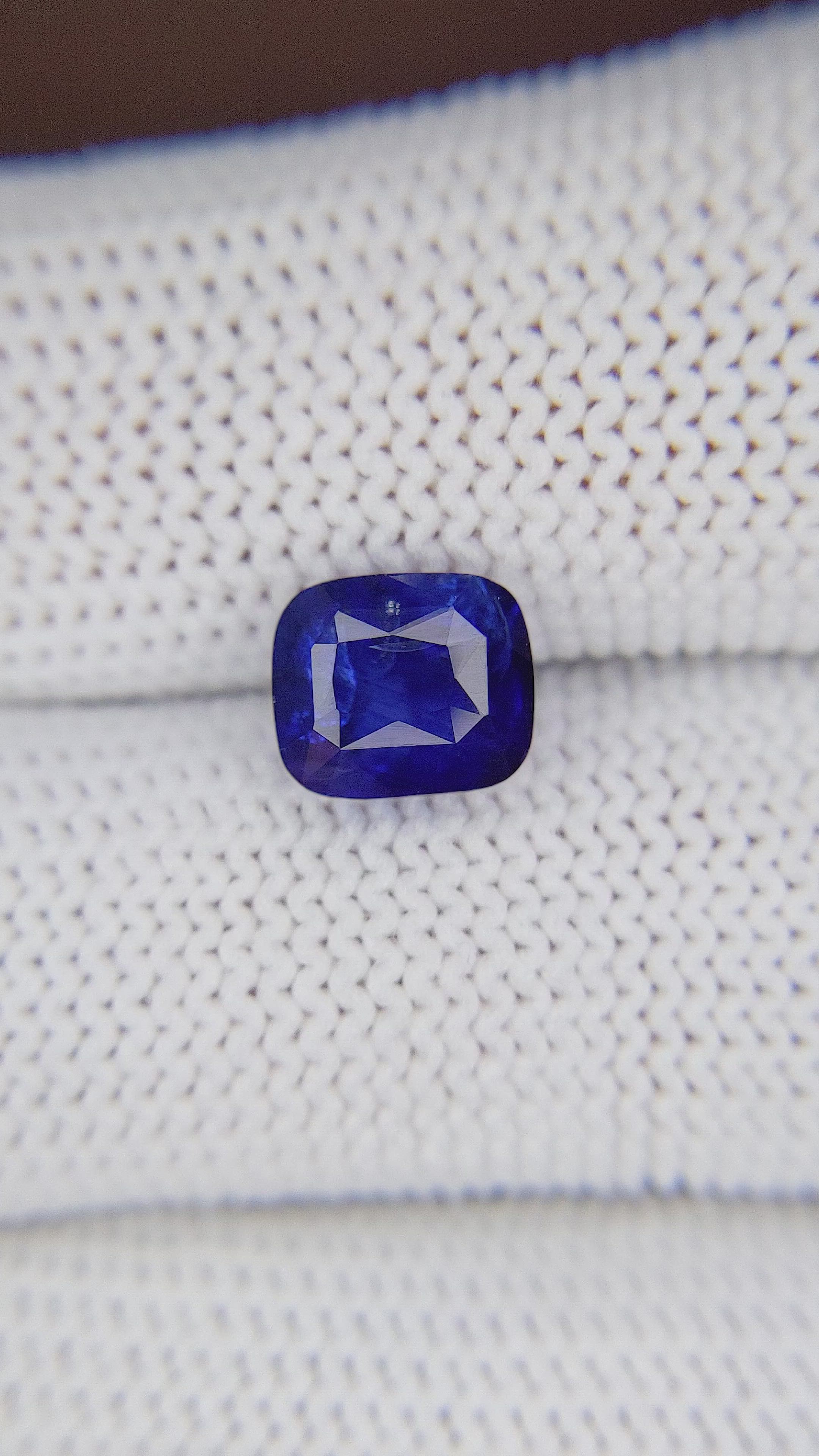 3.09 Ct. Blue Sapphire from Ceylon (Sri Lanka) Size Video