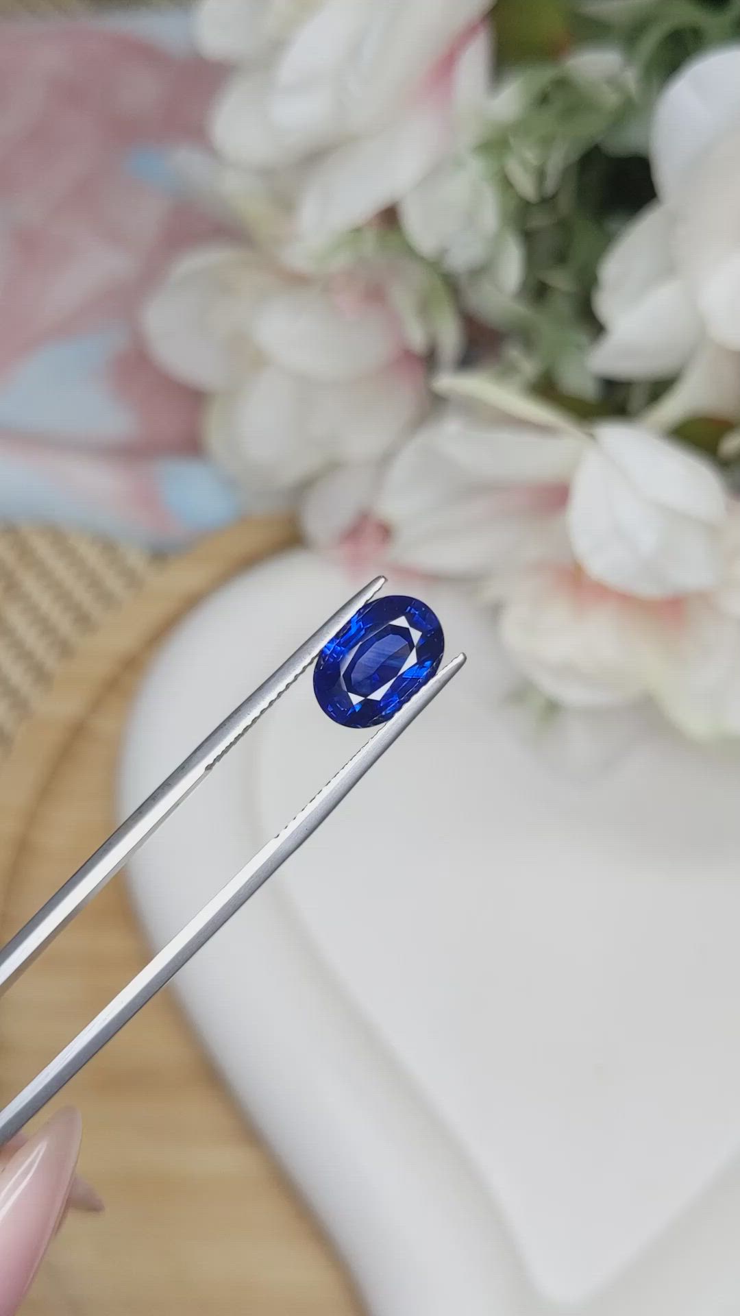3.83 Ct. Blue Sapphire from Ceylon (Sri Lanka) Size Video