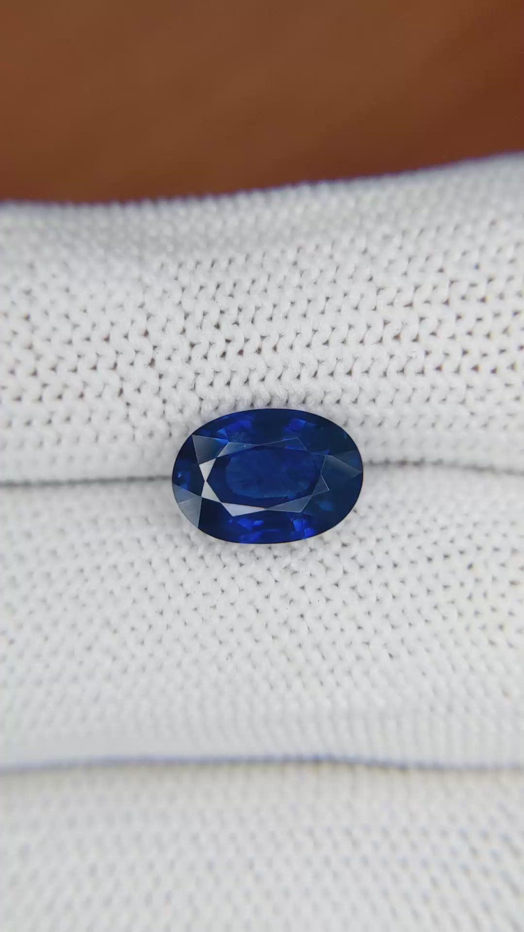 3.83 Ct. Blue Sapphire from Ceylon (Sri Lanka) Size Video
