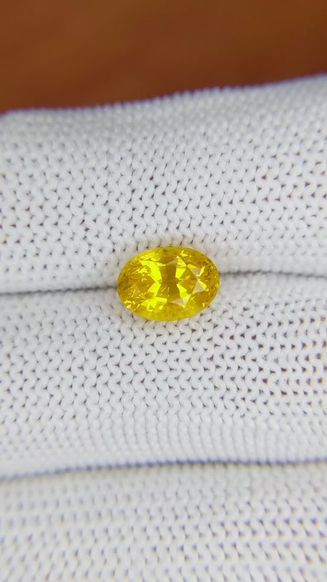 3.05 Ct. Orangish Yellow Sapphire from Ceylon (Sri Lanka) Size Video