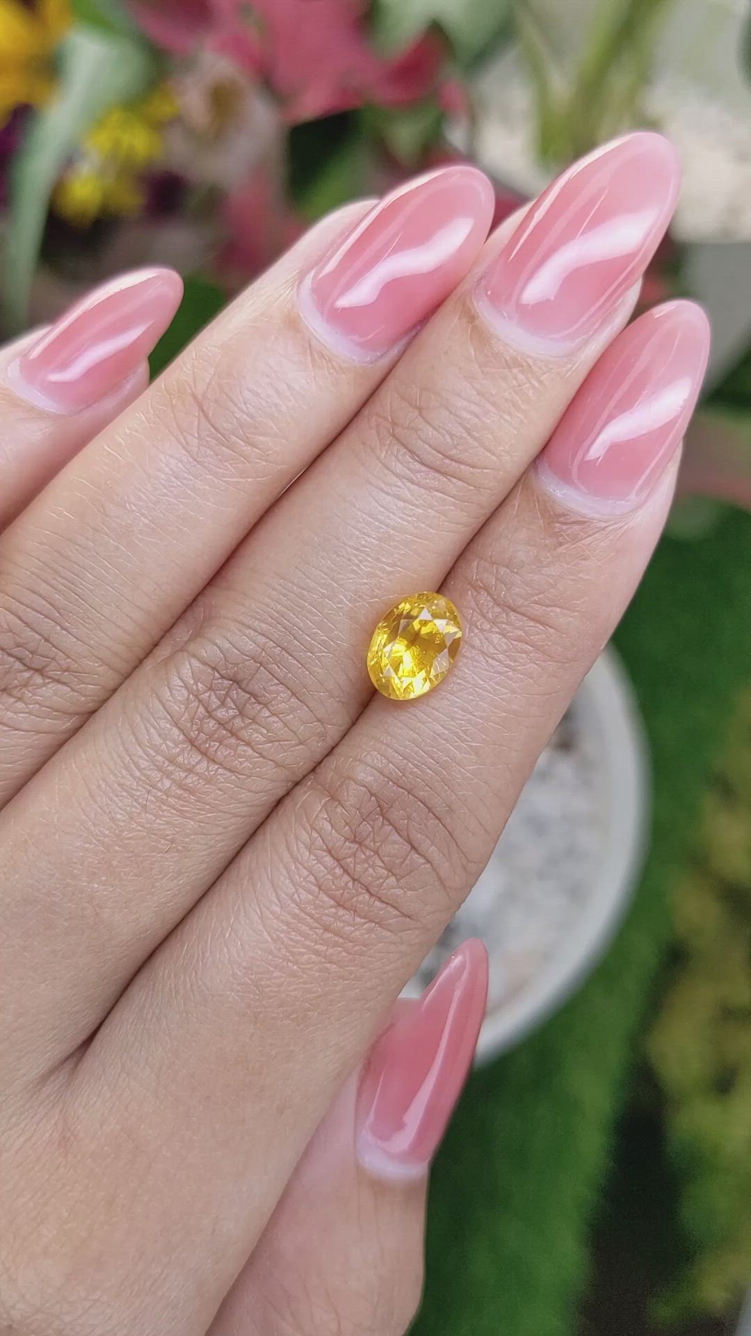 3.05 Ct. Orangish Yellow Sapphire from Ceylon (Sri Lanka) Size Video