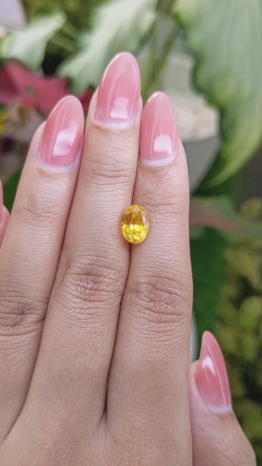 3.05 Ct. Orangish Yellow Sapphire from Ceylon (Sri Lanka) Size Video