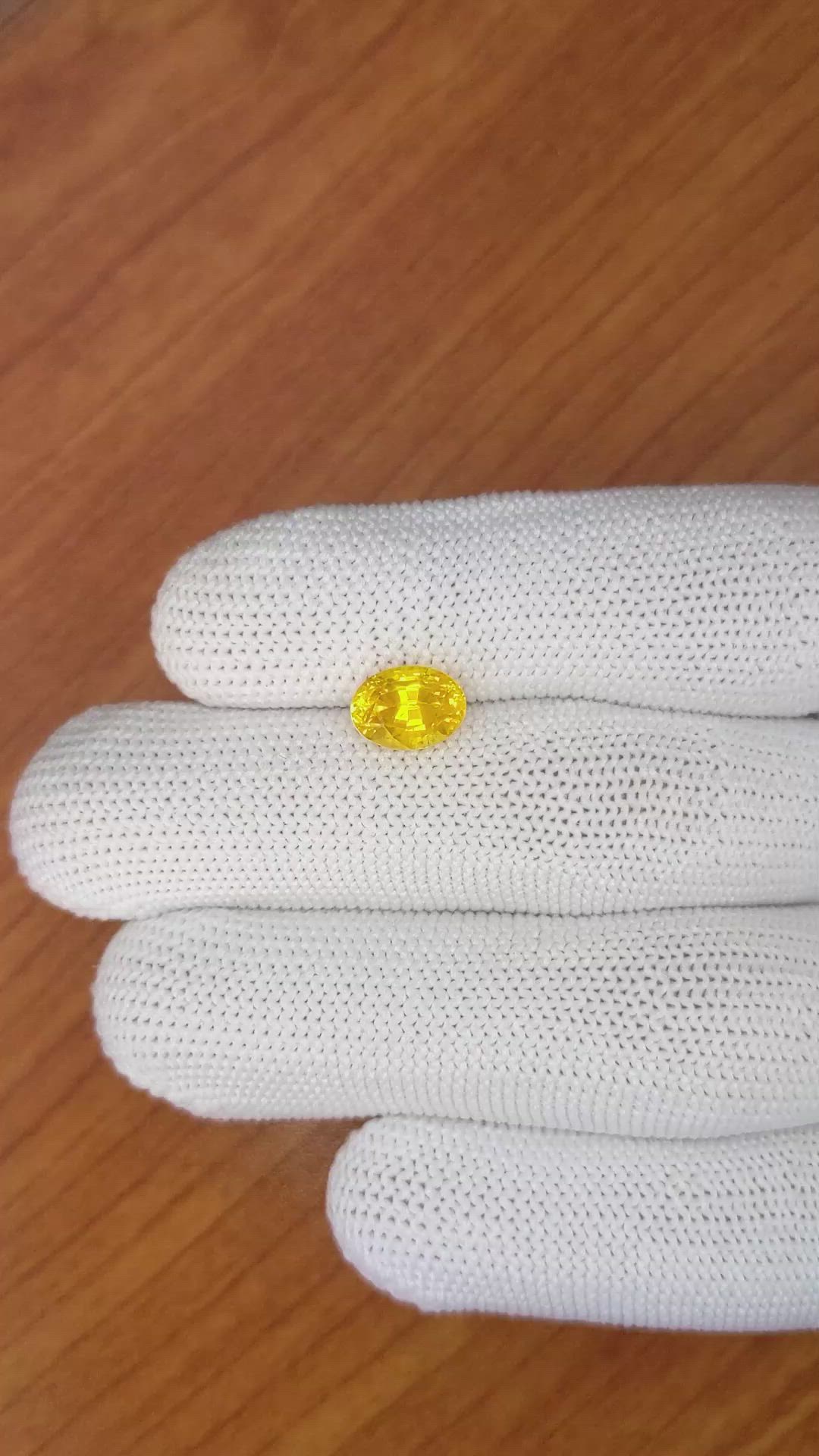 3.05 Ct. Orangish Yellow Sapphire from Ceylon (Sri Lanka) Size Video