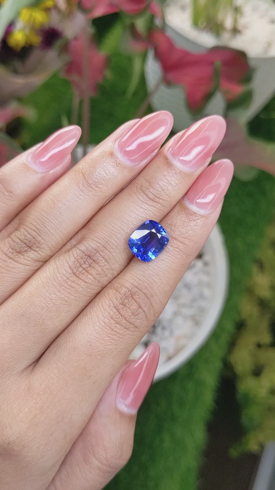 4.24 Ct. Blue Sapphire from Ceylon (Sri Lanka) Size Video