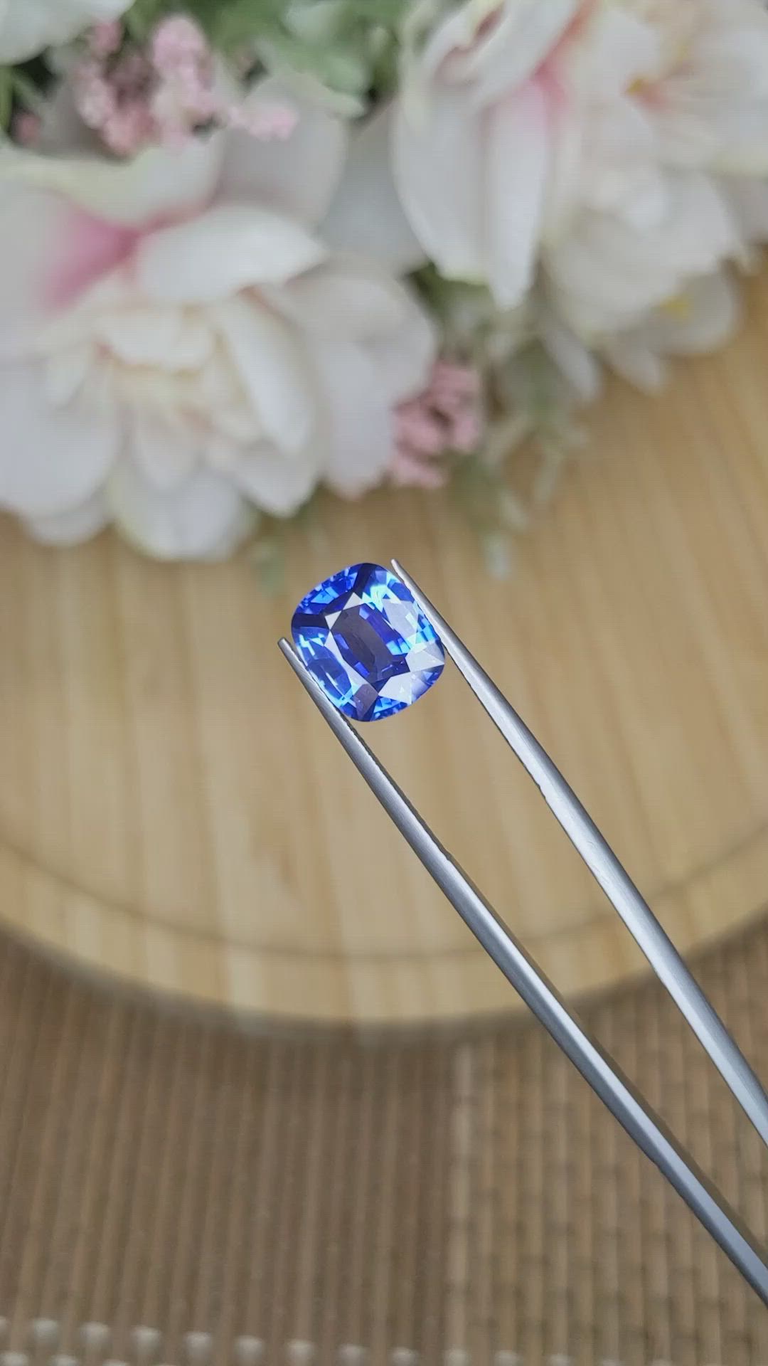 4.24 Ct. Blue Sapphire from Ceylon (Sri Lanka) Size Video