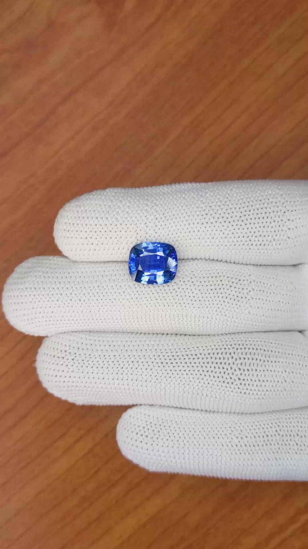 4.24 Ct. Blue Sapphire from Ceylon (Sri Lanka) Size Video