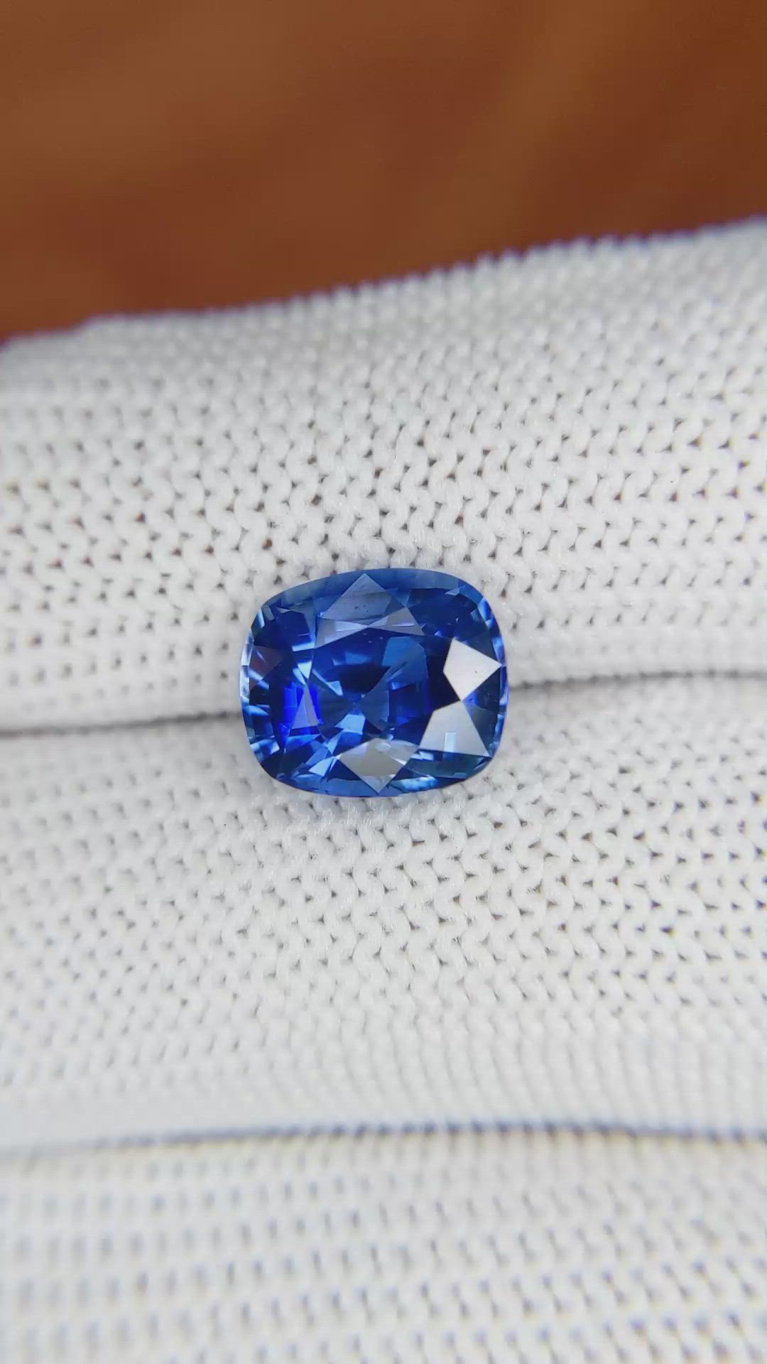 4.08 Ct. Blue Sapphire from Ceylon (Sri Lanka) Size Video