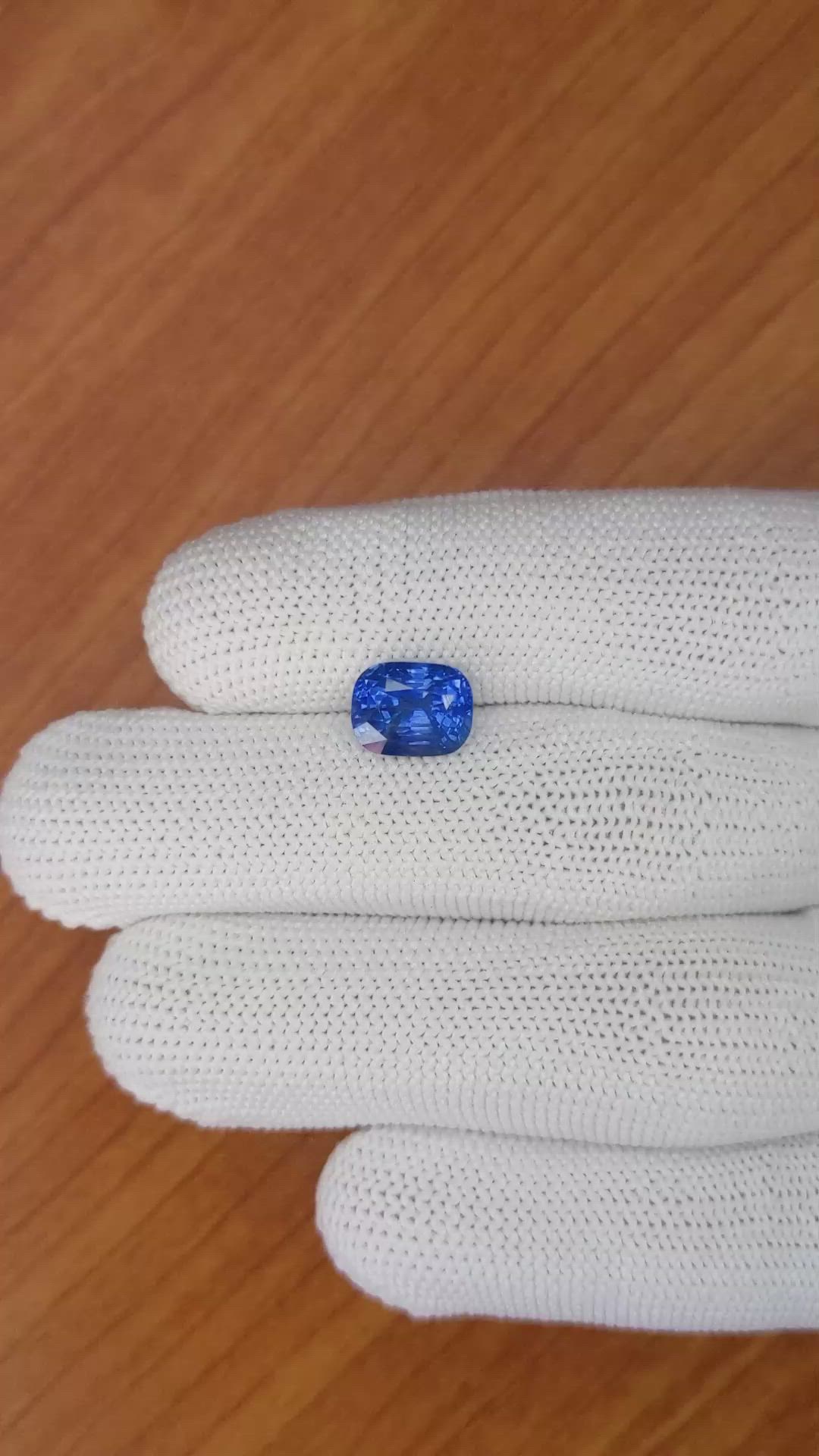 4.05 Ct. Blue Sapphire from Ceylon (Sri Lanka) Size Video