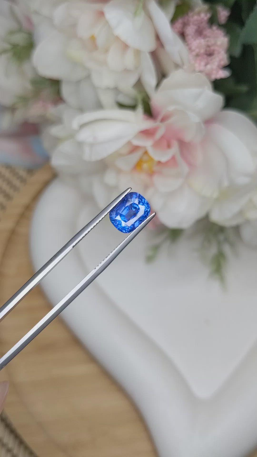 4.05 Ct. Blue Sapphire from Ceylon (Sri Lanka) Size Video
