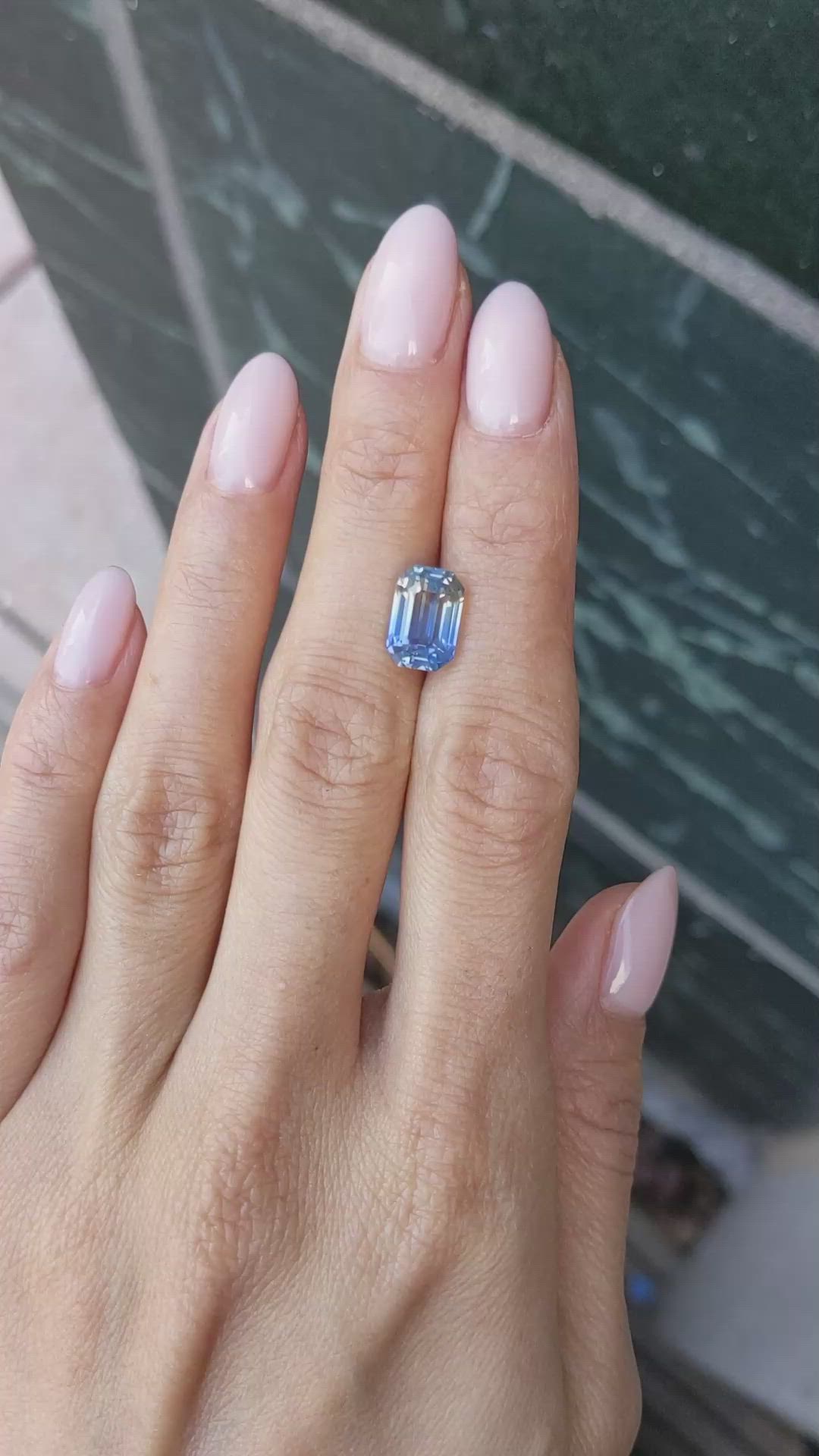 5.01 Ct. Bi Color Sapphire from Ceylon (Sri Lanka) Size Video