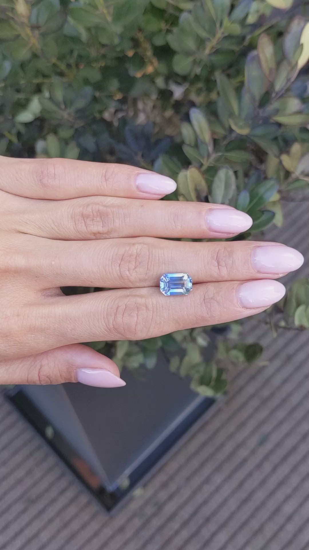 5.01 Ct. Bi Color Sapphire from Ceylon (Sri Lanka) Size Video