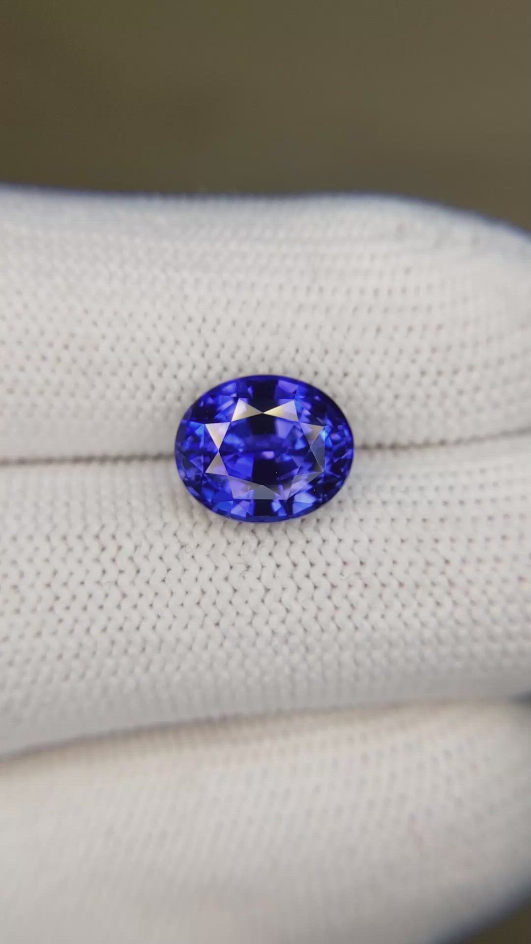 4.38 Ct. Blue Sapphire from Ceylon (Sri Lanka) Size Video