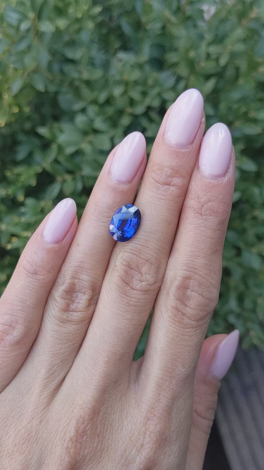 4.04 Ct. Blue Sapphire from Ceylon (Sri Lanka) Size Video