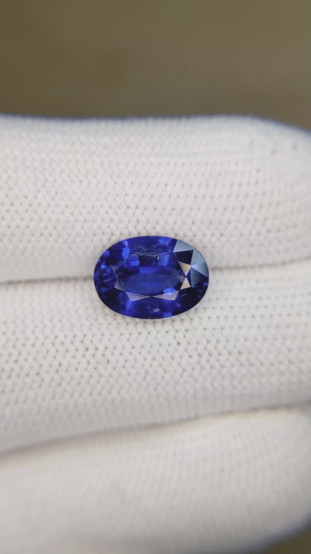 4.04 Ct. Blue Sapphire from Ceylon (Sri Lanka) Size Video
