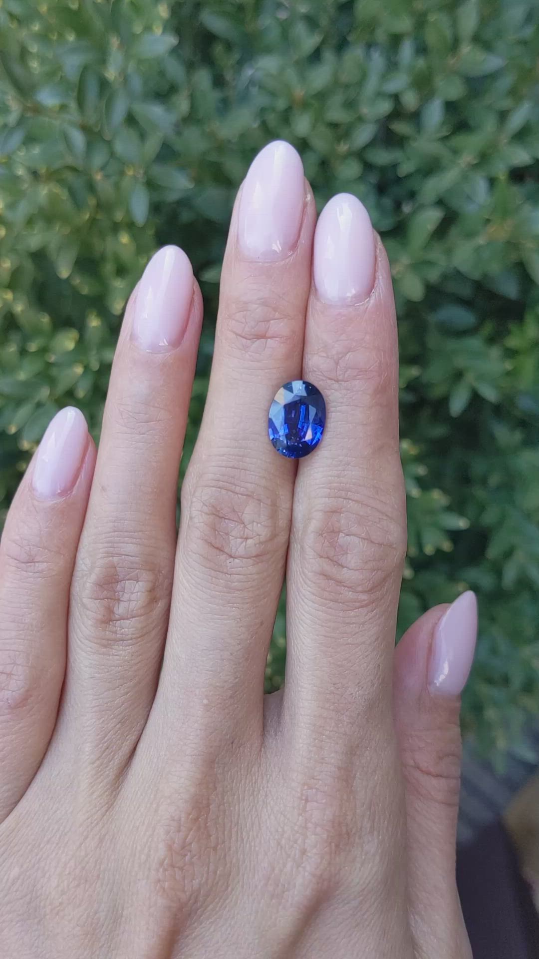 4.04 Ct. Blue Sapphire from Ceylon (Sri Lanka) Size Video