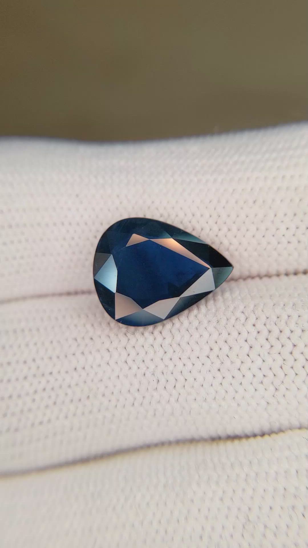 5.39 Ct. Blue Sapphire from Ceylon (Sri Lanka) Size Video