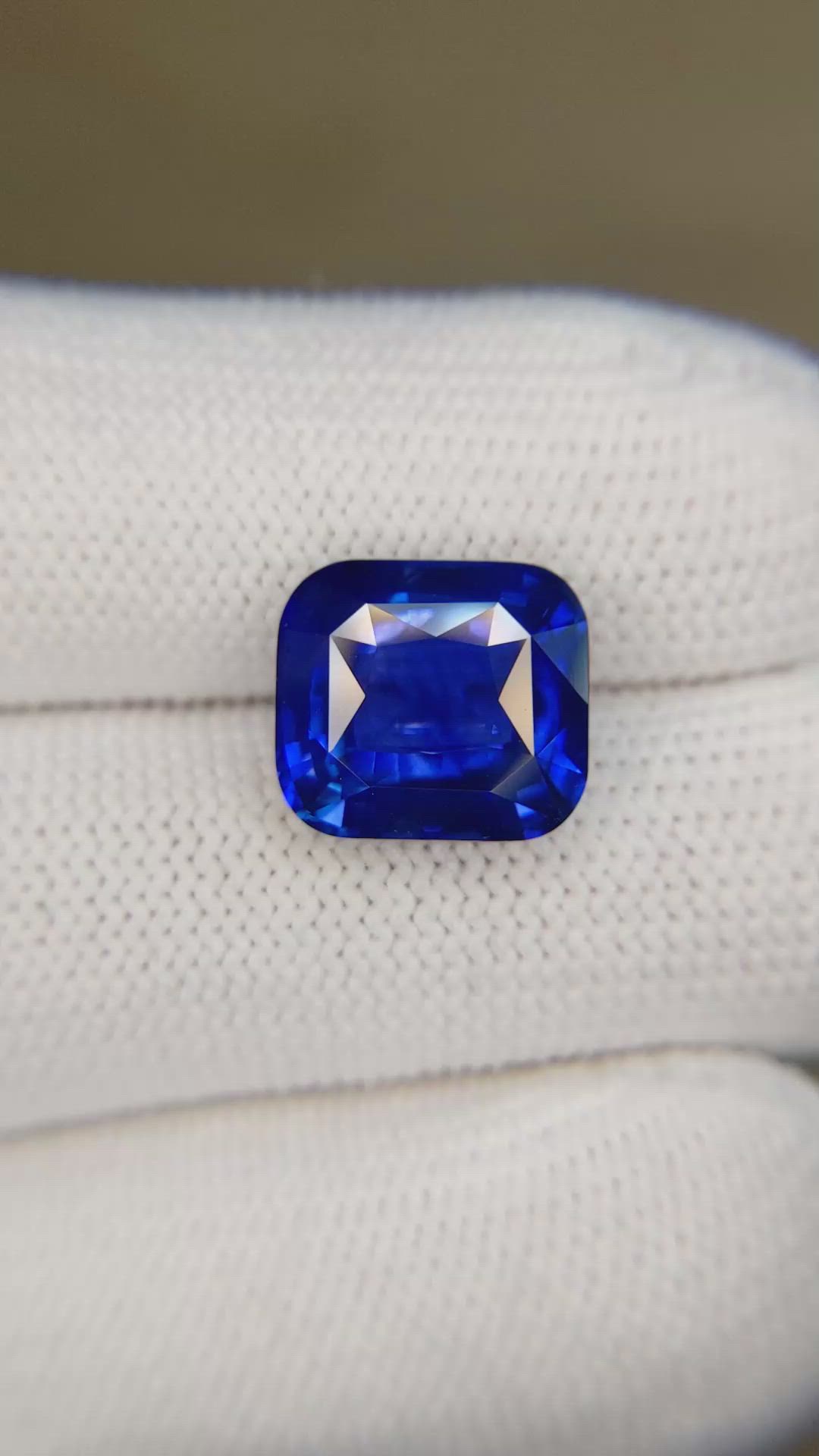 7.02 Ct. Blue Sapphire from Ceylon (Sri Lanka) Size Video