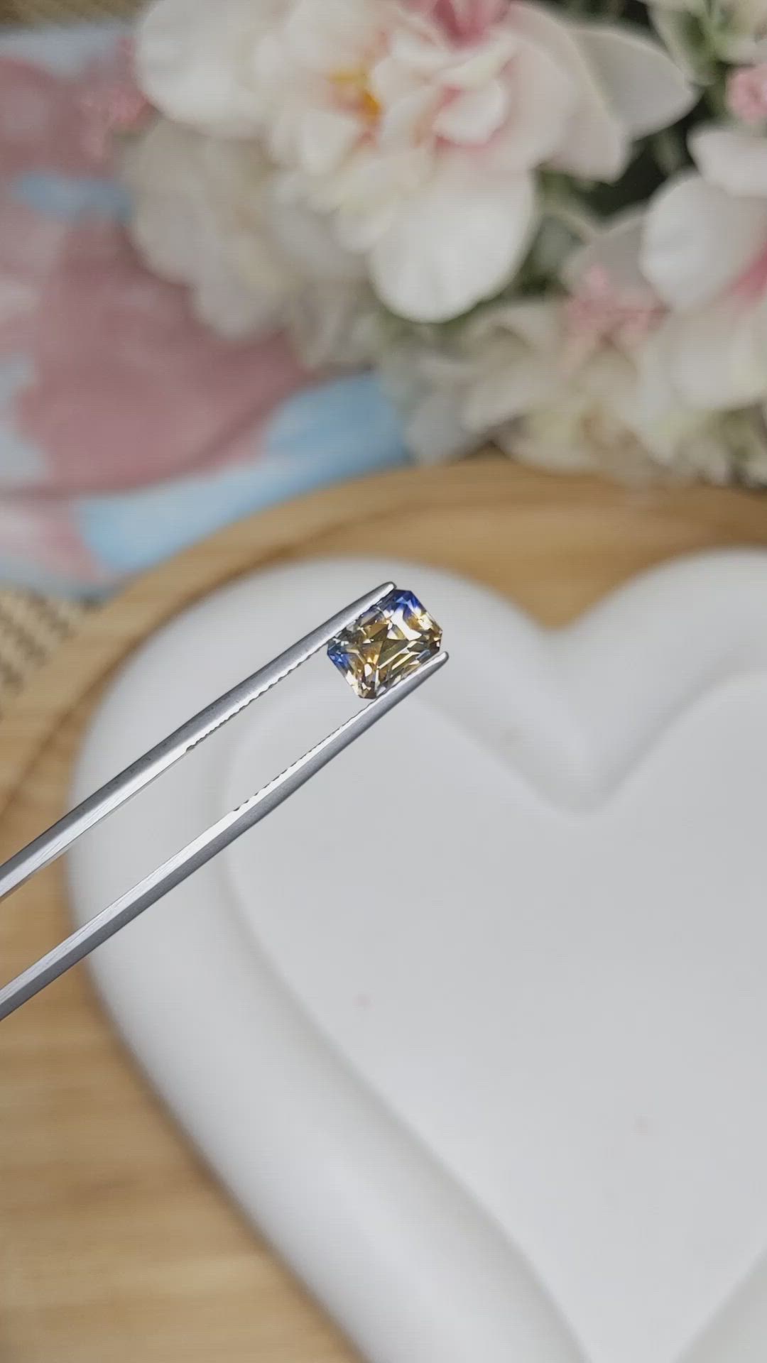 2.30 Ct. Bi Color Sapphire from Ceylon (Sri Lanka) Size Video